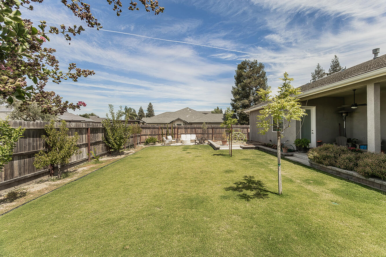 2193 E Kamm Ave, Kingsburg, CA 93631