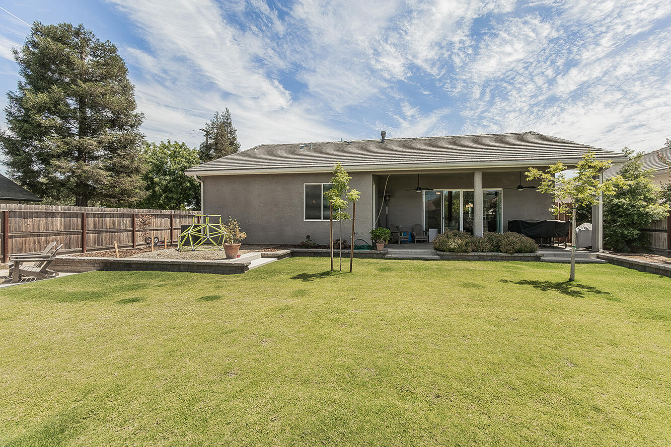 2193 E Kamm Ave, Kingsburg, CA 93631