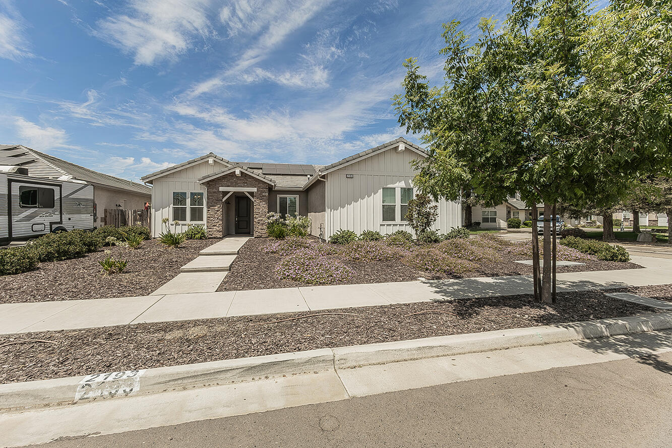 2193 E Kamm Ave, Kingsburg, CA 93631