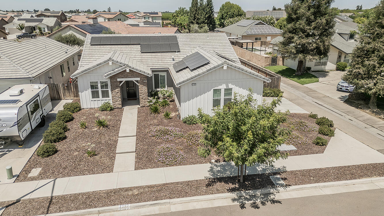 2193 E Kamm Ave, Kingsburg, CA 93631