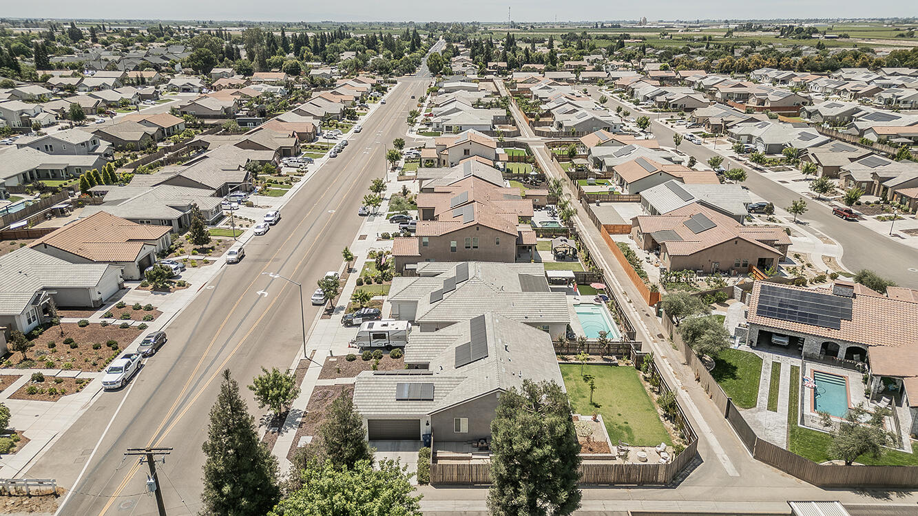 2193 E Kamm Ave, Kingsburg, CA 93631