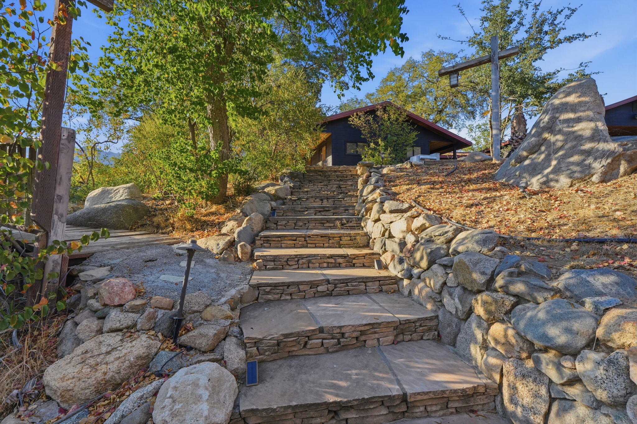 44159 Redbud Trl, Three Rivers, CA 93271