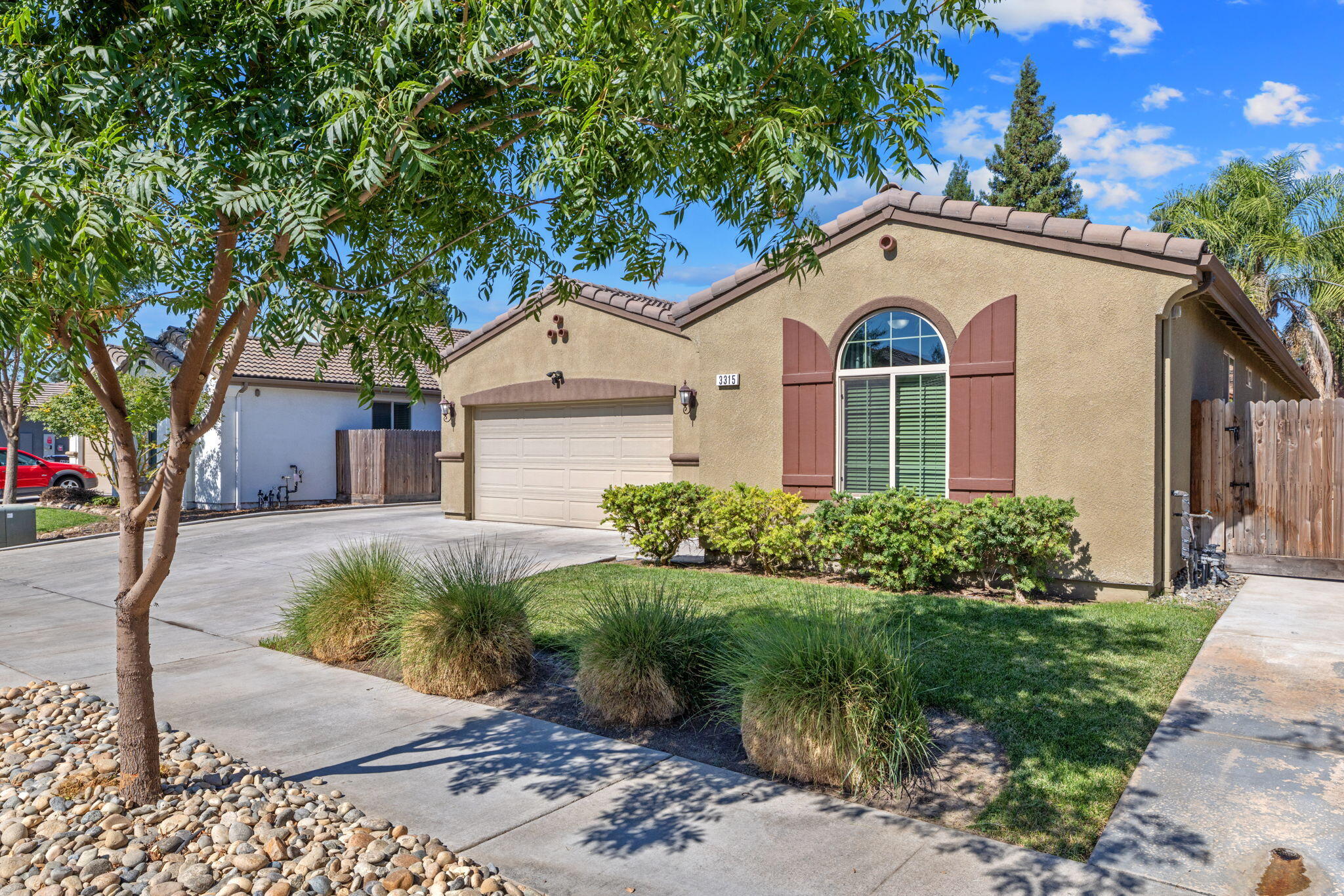 3315 S Meadowbrook St, Visalia, CA 93292