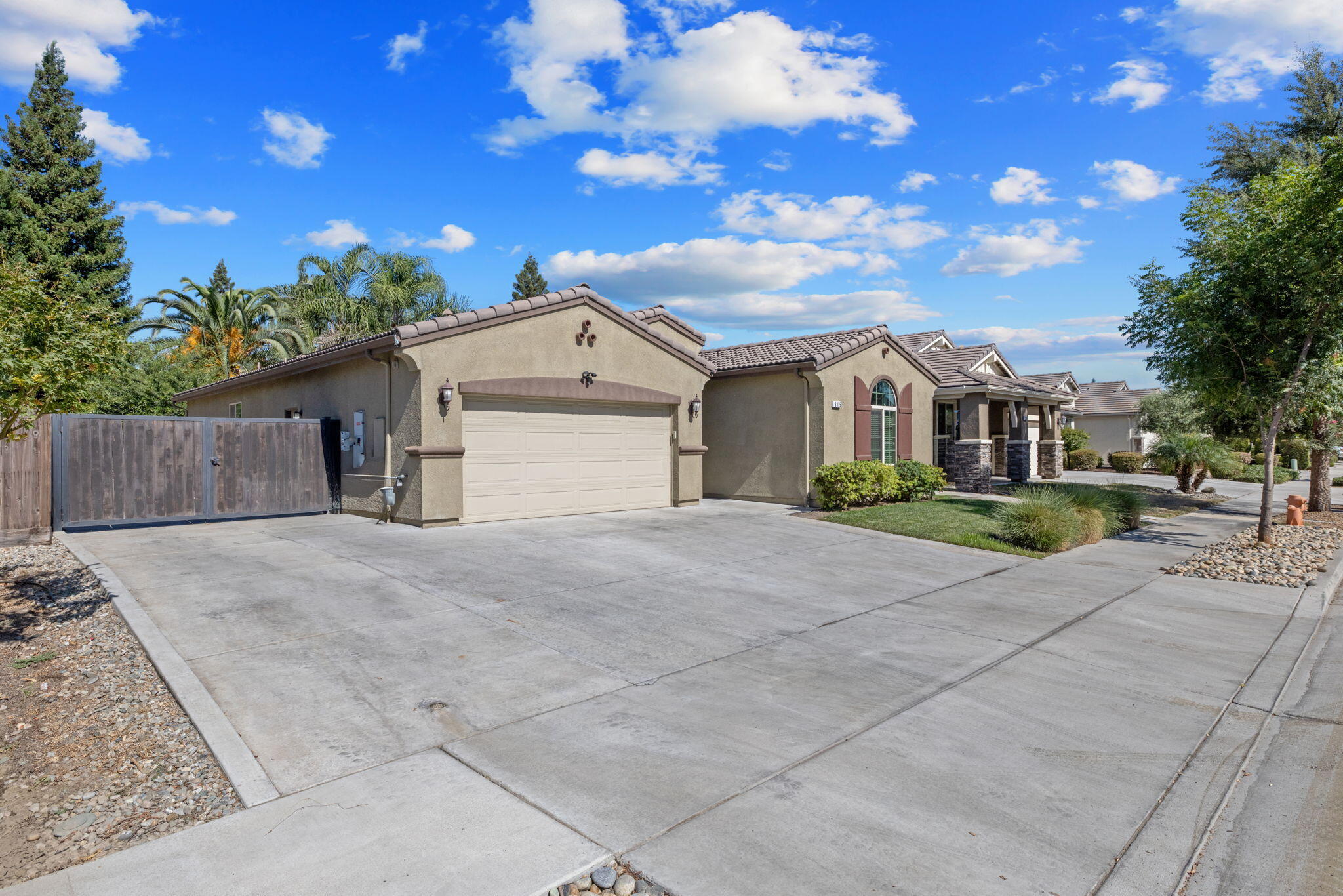 3315 S Meadowbrook St, Visalia, CA 93292