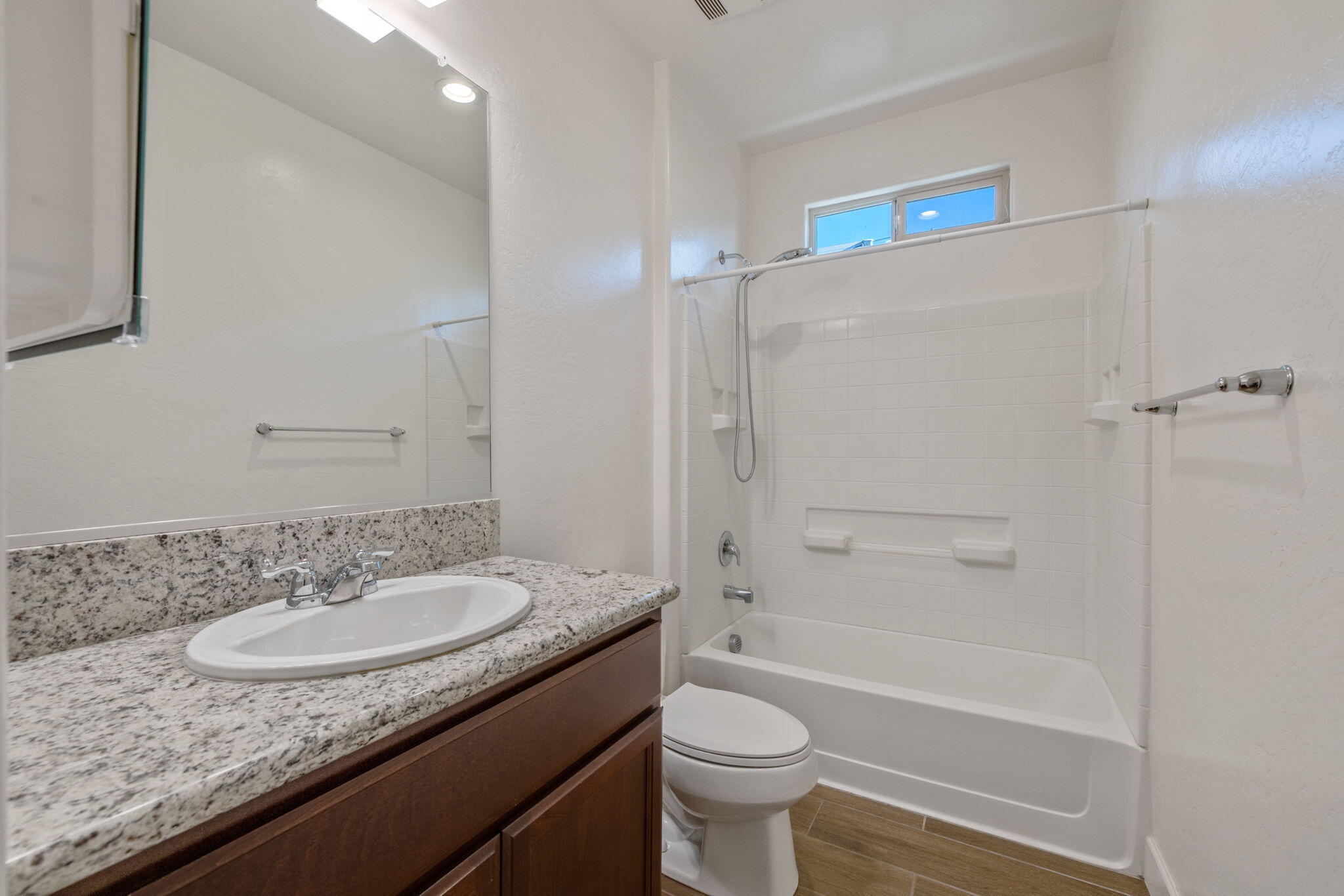 3315 S Meadowbrook St, Visalia, CA 93292