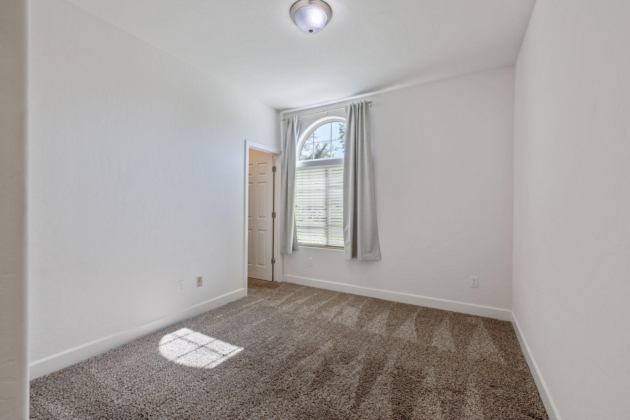 3315 S Meadowbrook St, Visalia, CA 93292