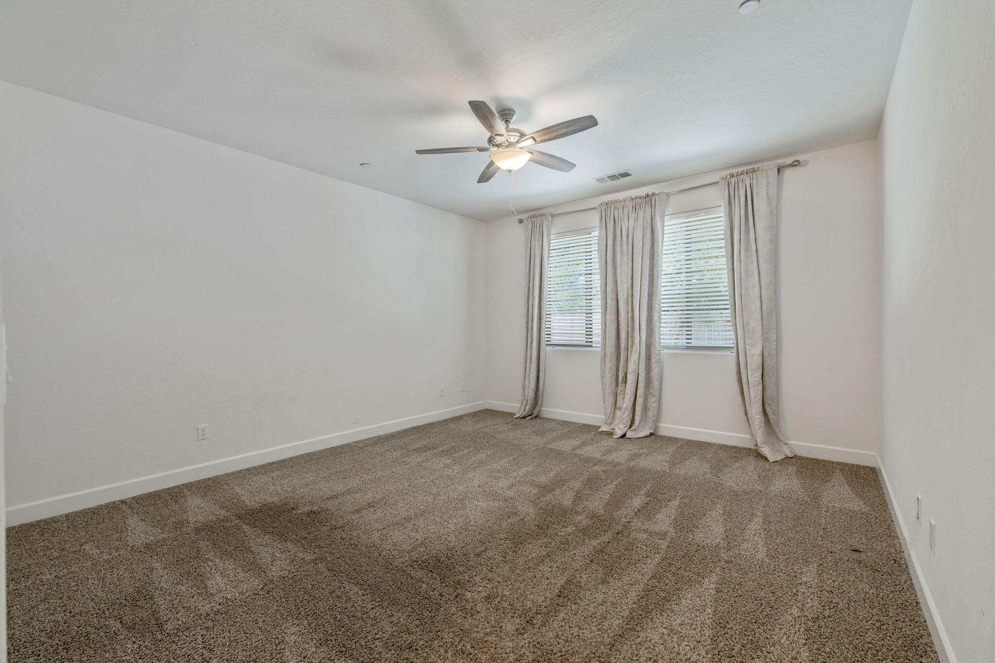 3315 S Meadowbrook St, Visalia, CA 93292