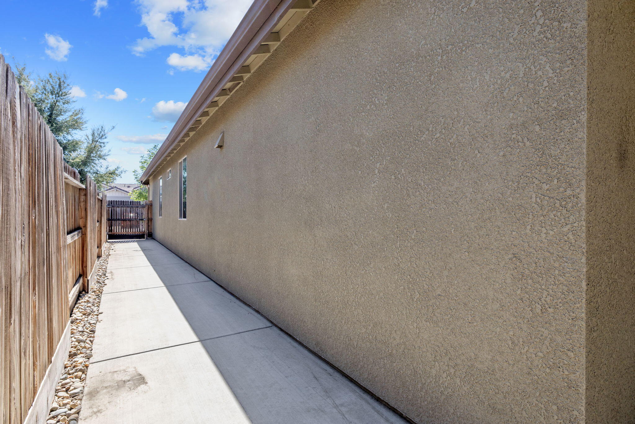 3315 S Meadowbrook St, Visalia, CA 93292