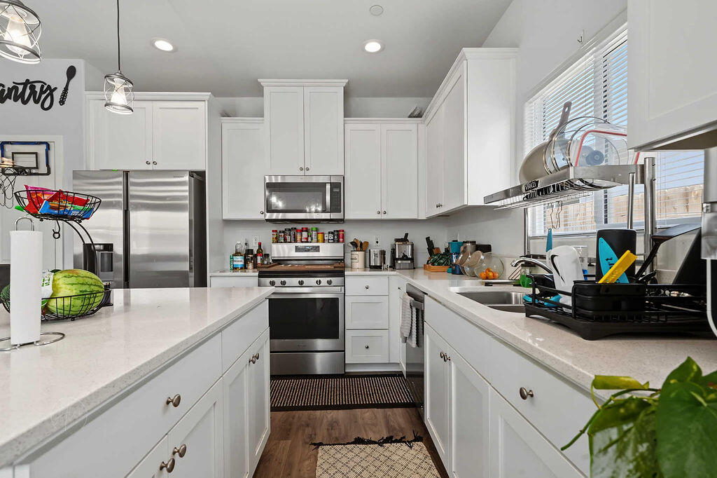 1309 Eagle Creek St, Bakersfield, CA 93307