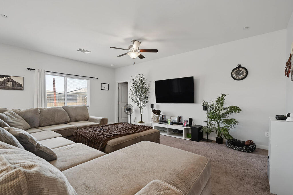 1309 Eagle Creek St, Bakersfield, CA 93307