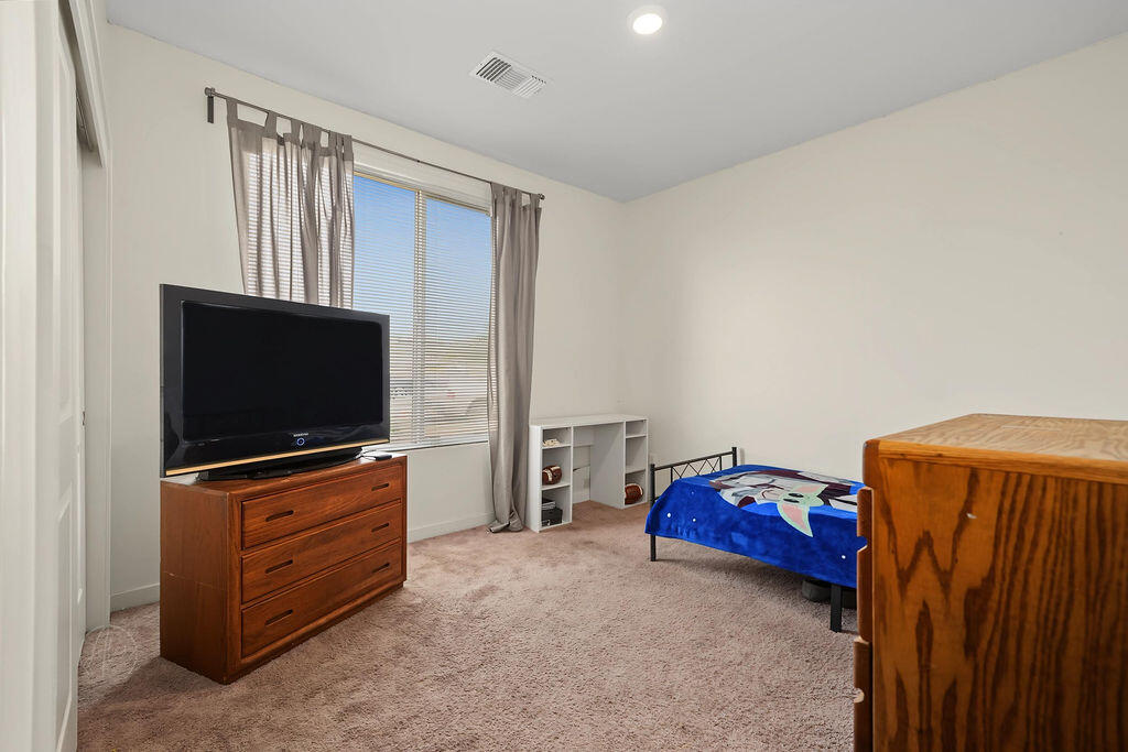 1309 Eagle Creek St, Bakersfield, CA 93307