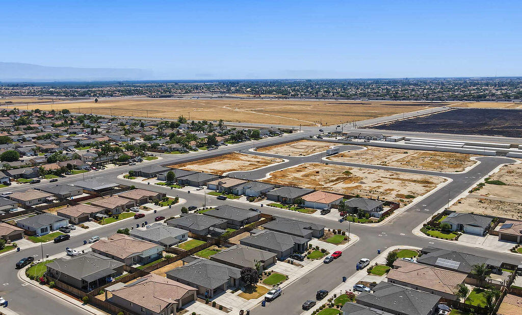 1309 Eagle Creek St, Bakersfield, CA 93307