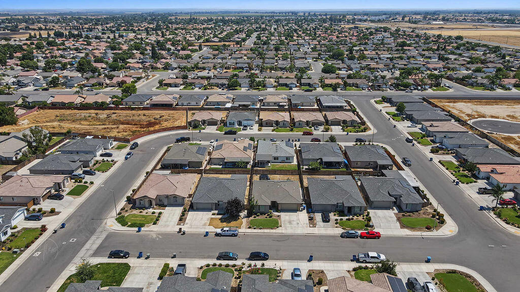 1309 Eagle Creek St, Bakersfield, CA 93307