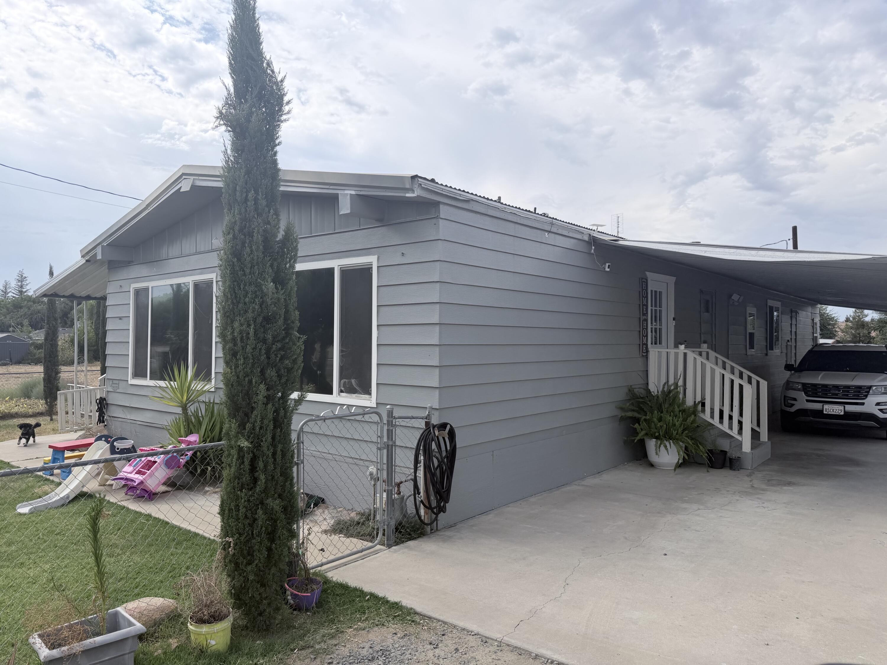 2278 W Henderson Ave, Porterville, CA 93257
