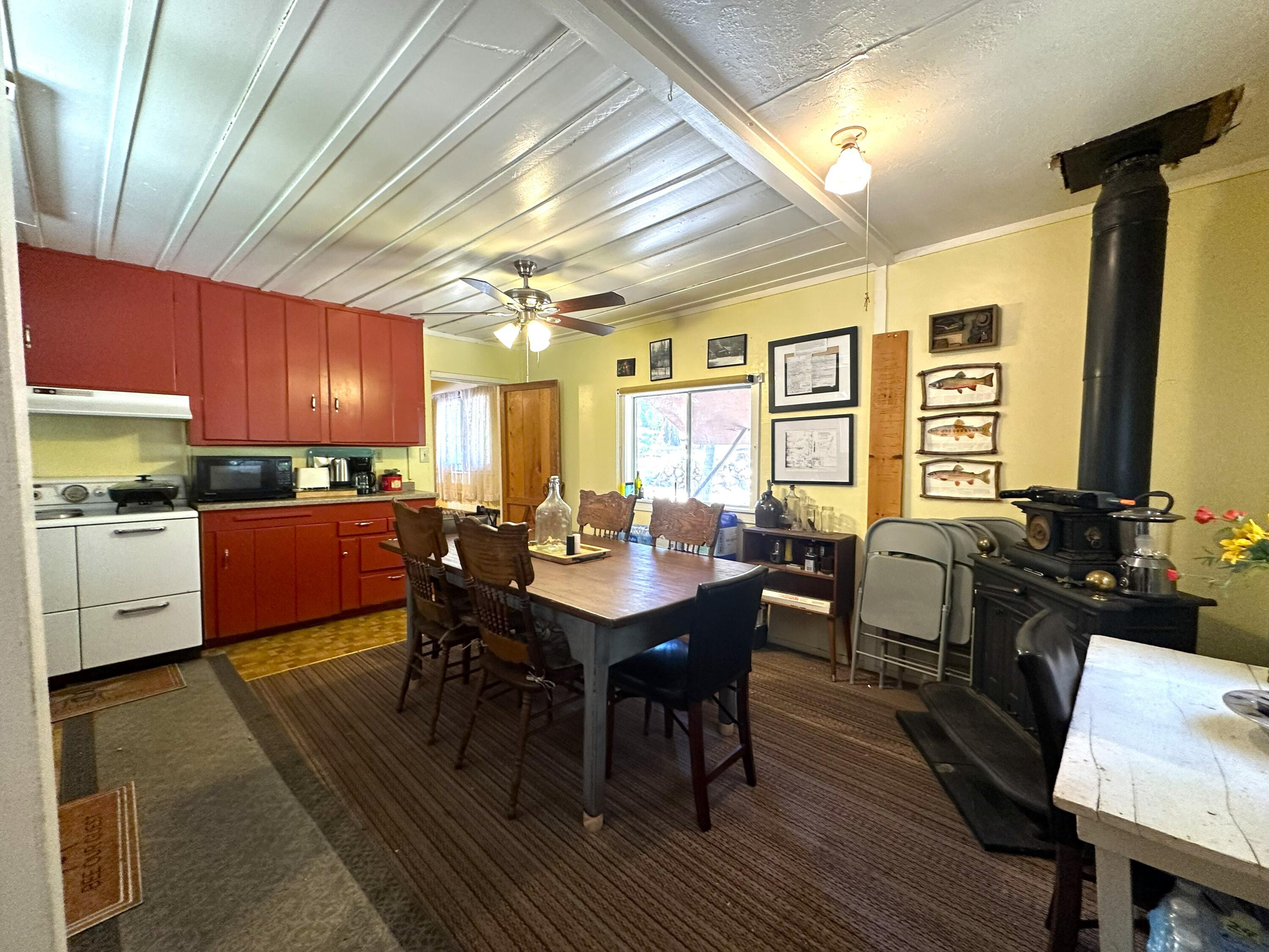 18 White River Road, California Hot Springs, CA 93207