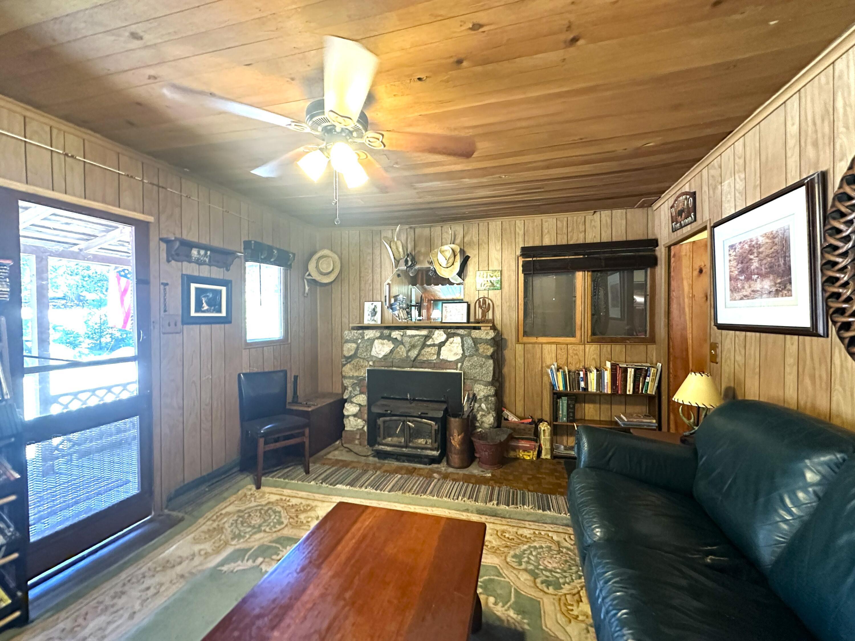 18 White River Road, California Hot Springs, CA 93207