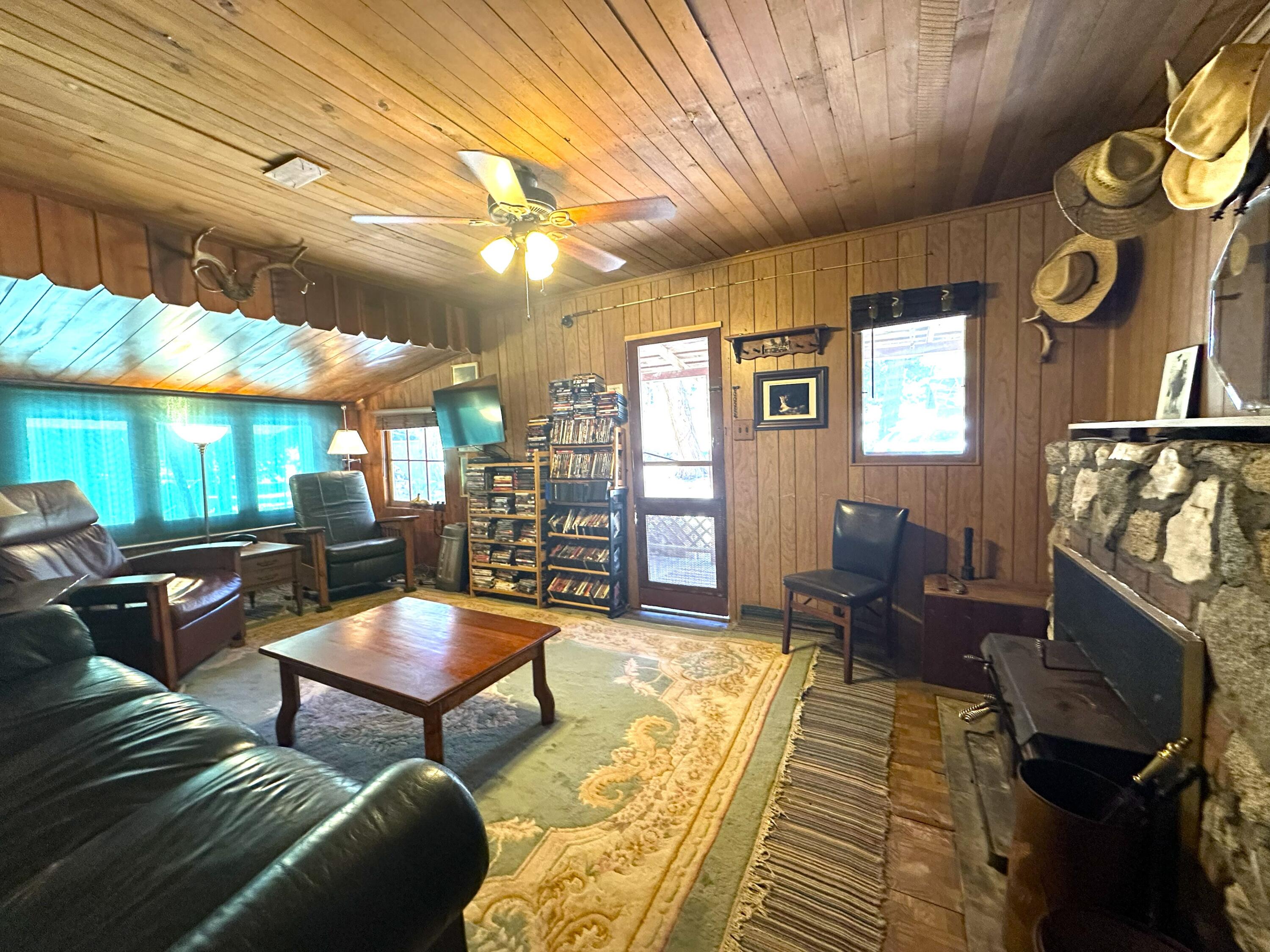 18 White River Road, California Hot Springs, CA 93207
