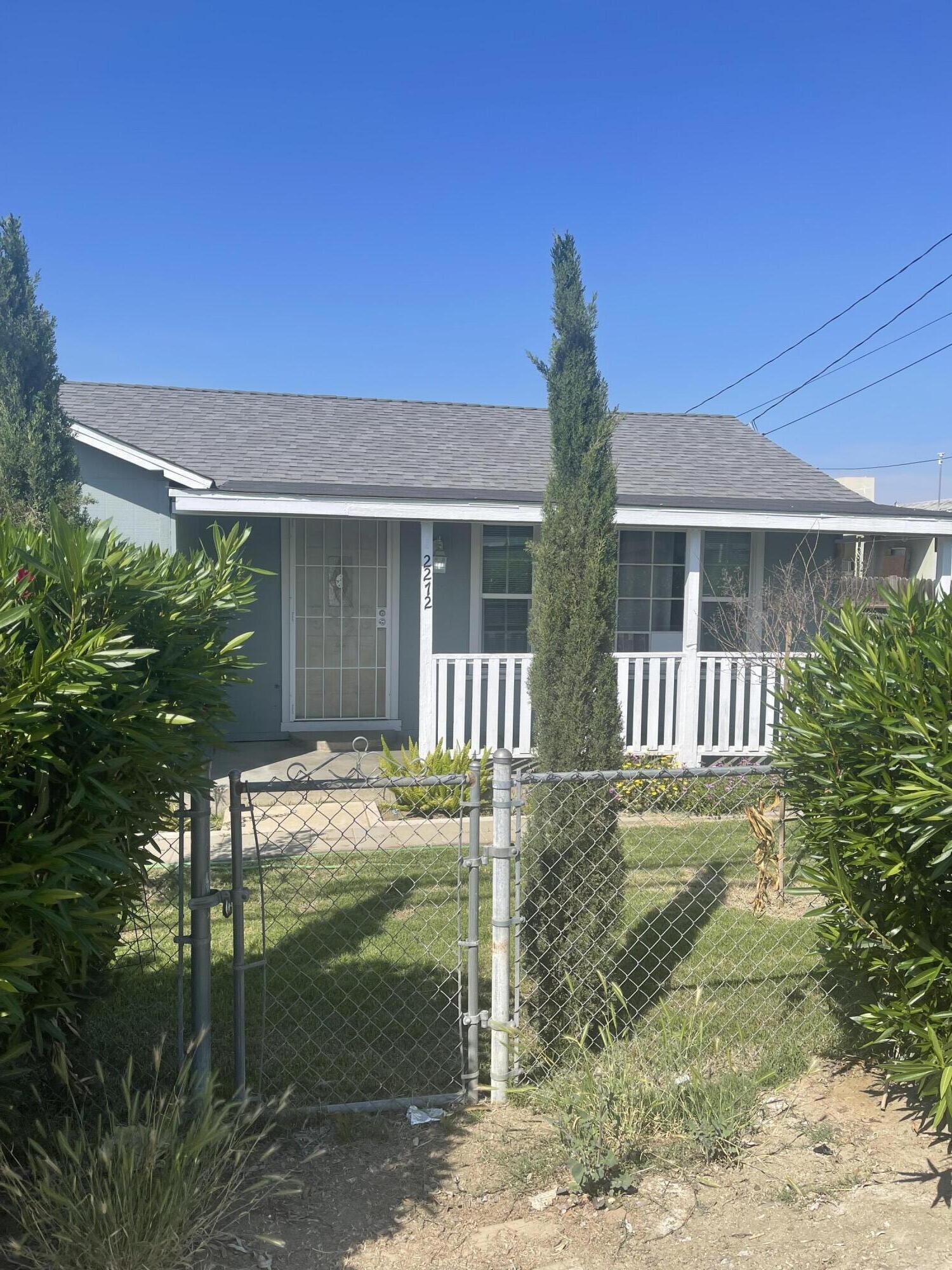 2272 W Henderson Ave, Porterville, CA 93257