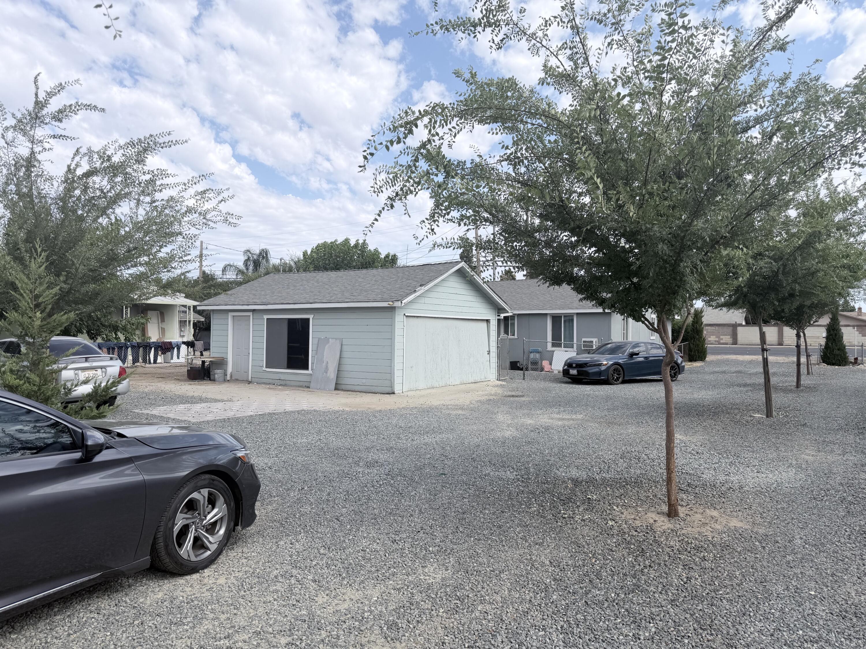 2272 W Henderson Ave, Porterville, CA 93257