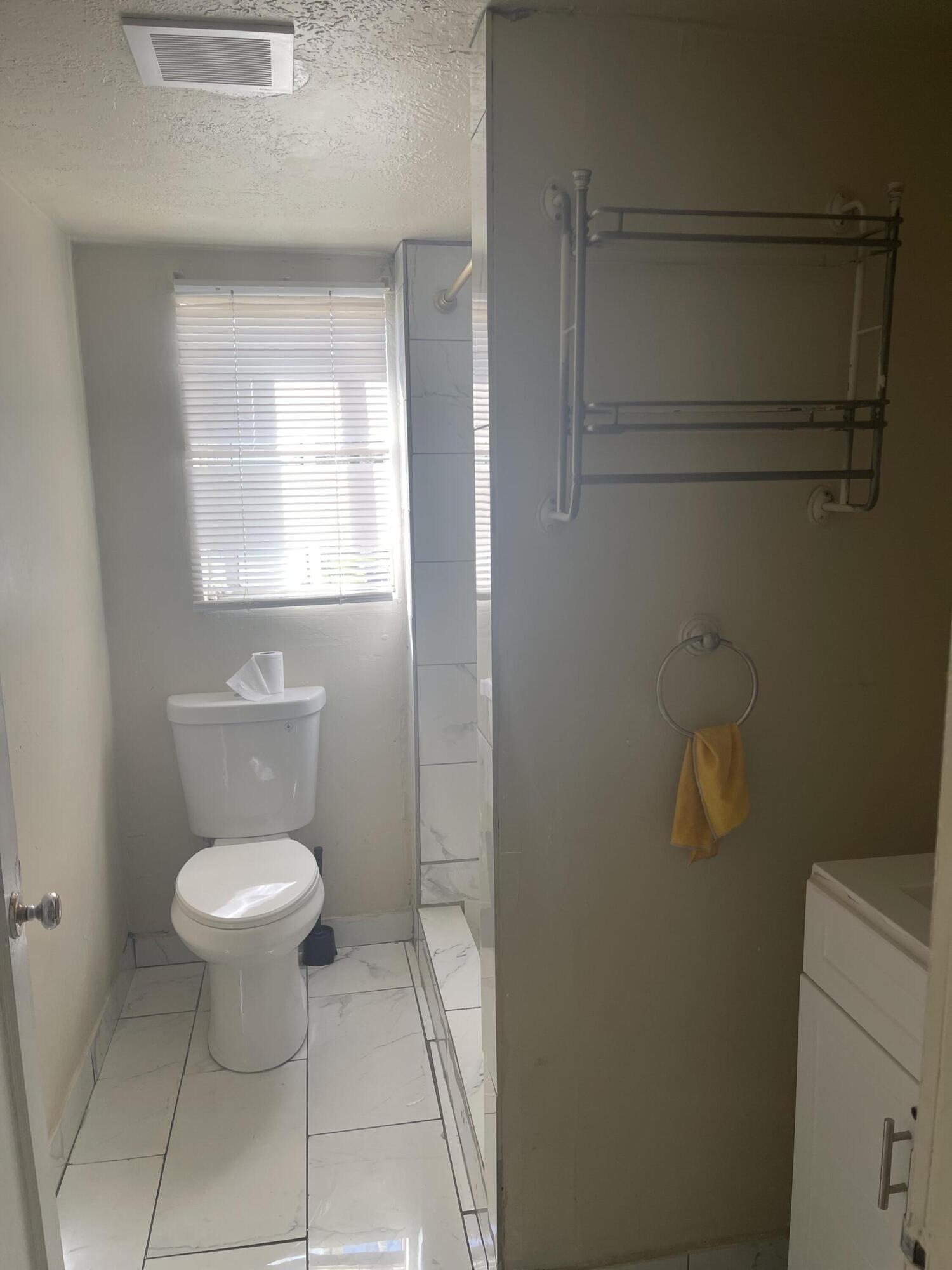 2272 W Henderson Ave, Porterville, CA 93257