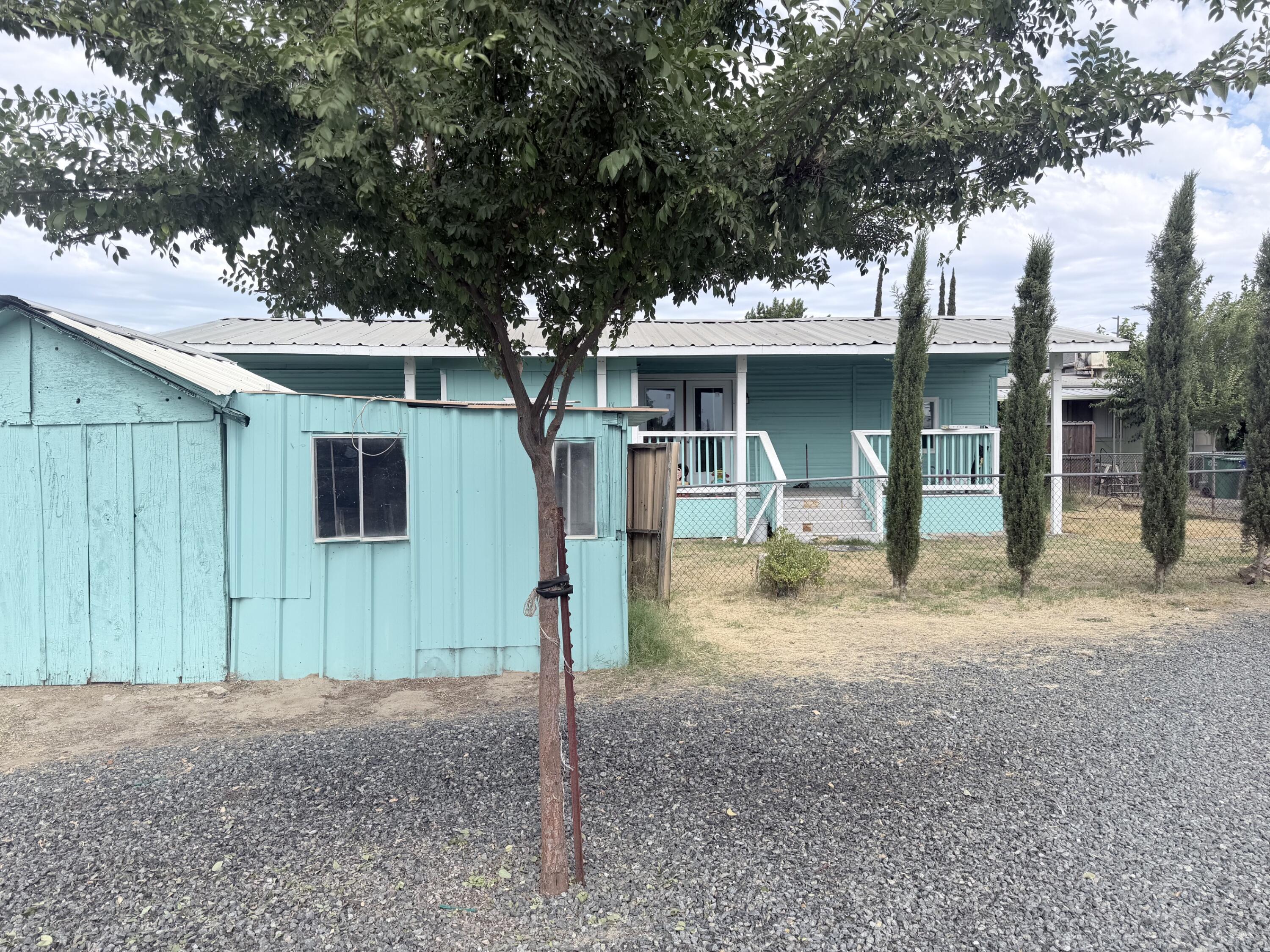2272 W Henderson Ave, Porterville, CA 93257