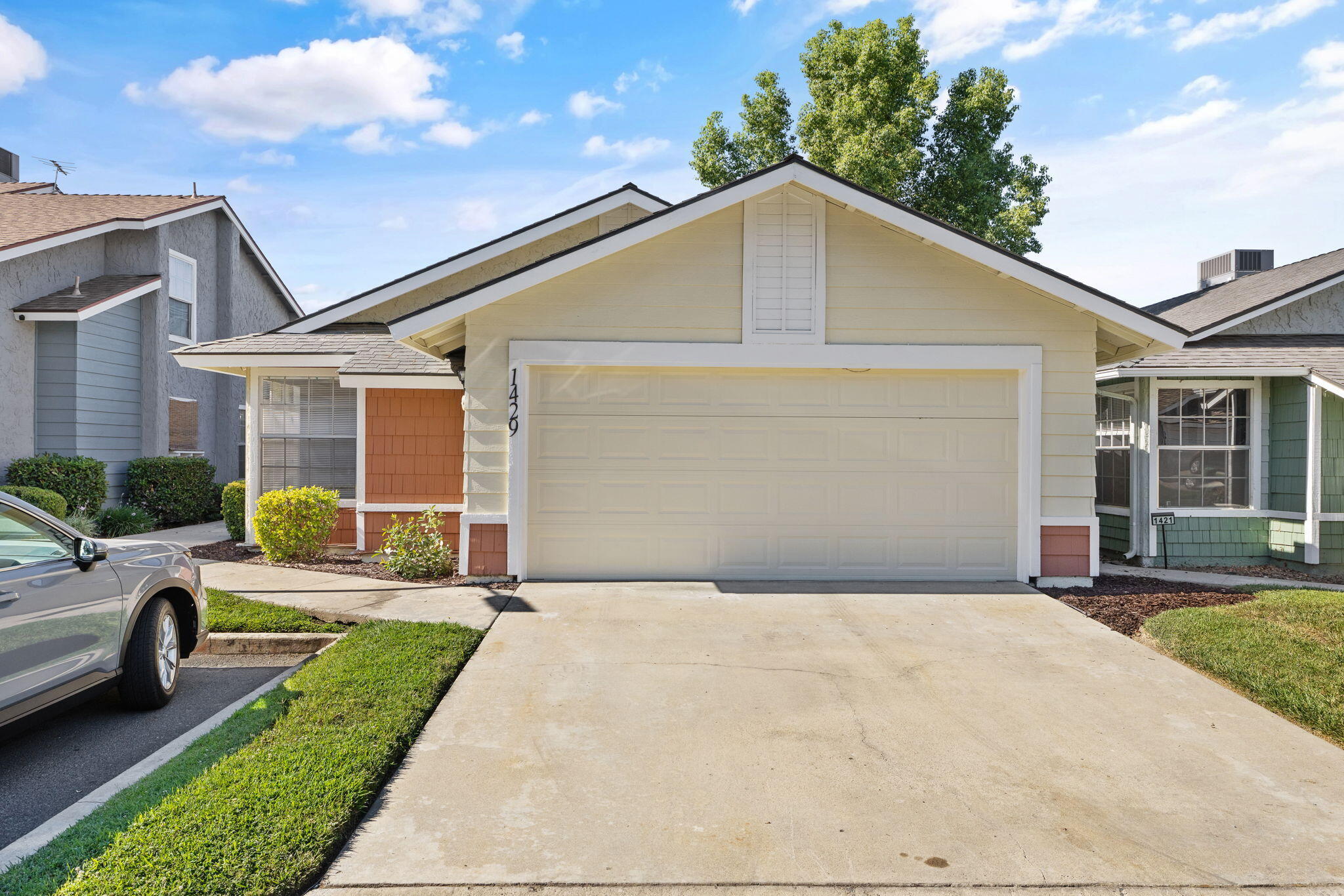 1429 E Sunnyview Ave, Visalia, CA 93292