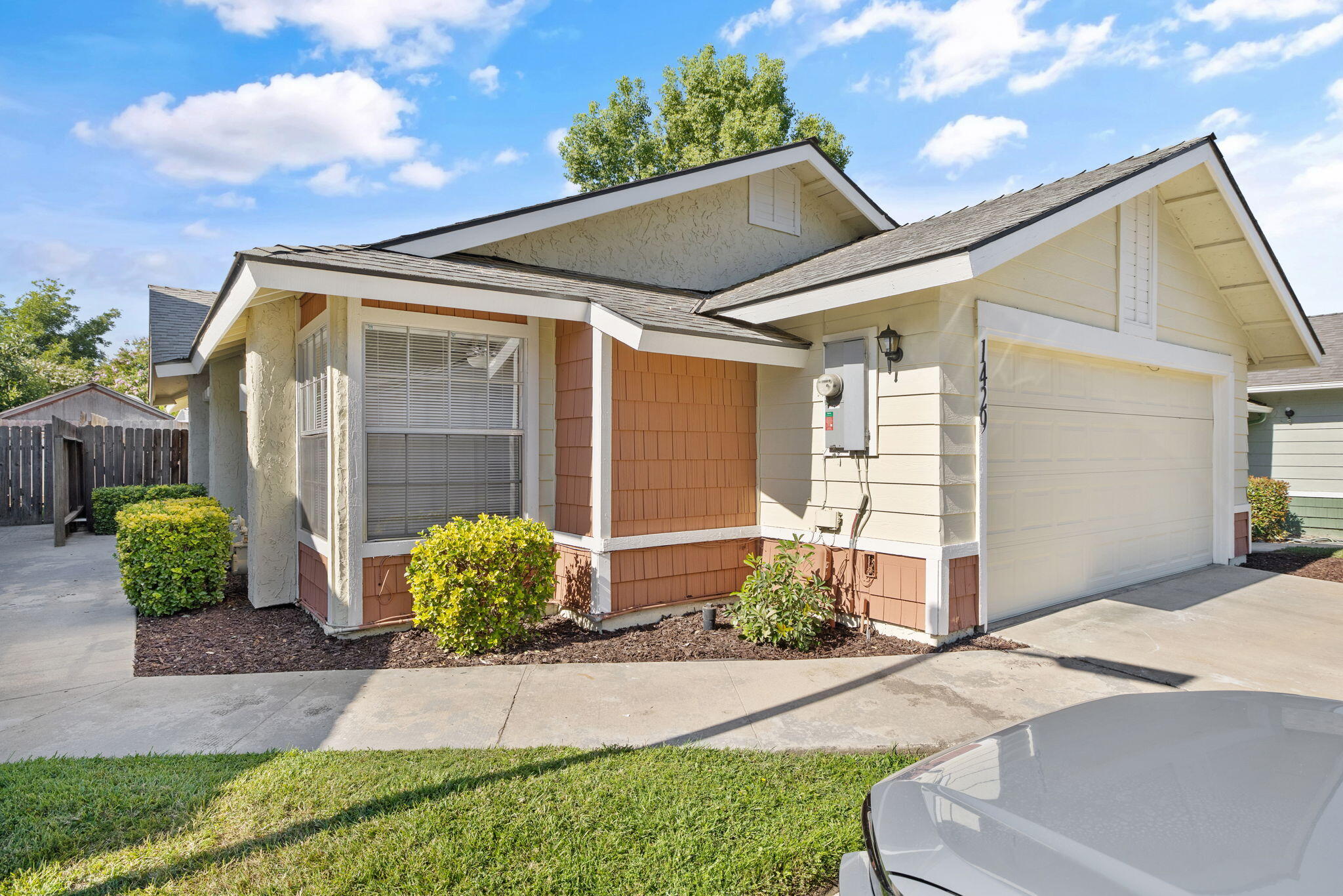 1429 E Sunnyview Ave, Visalia, CA 93292