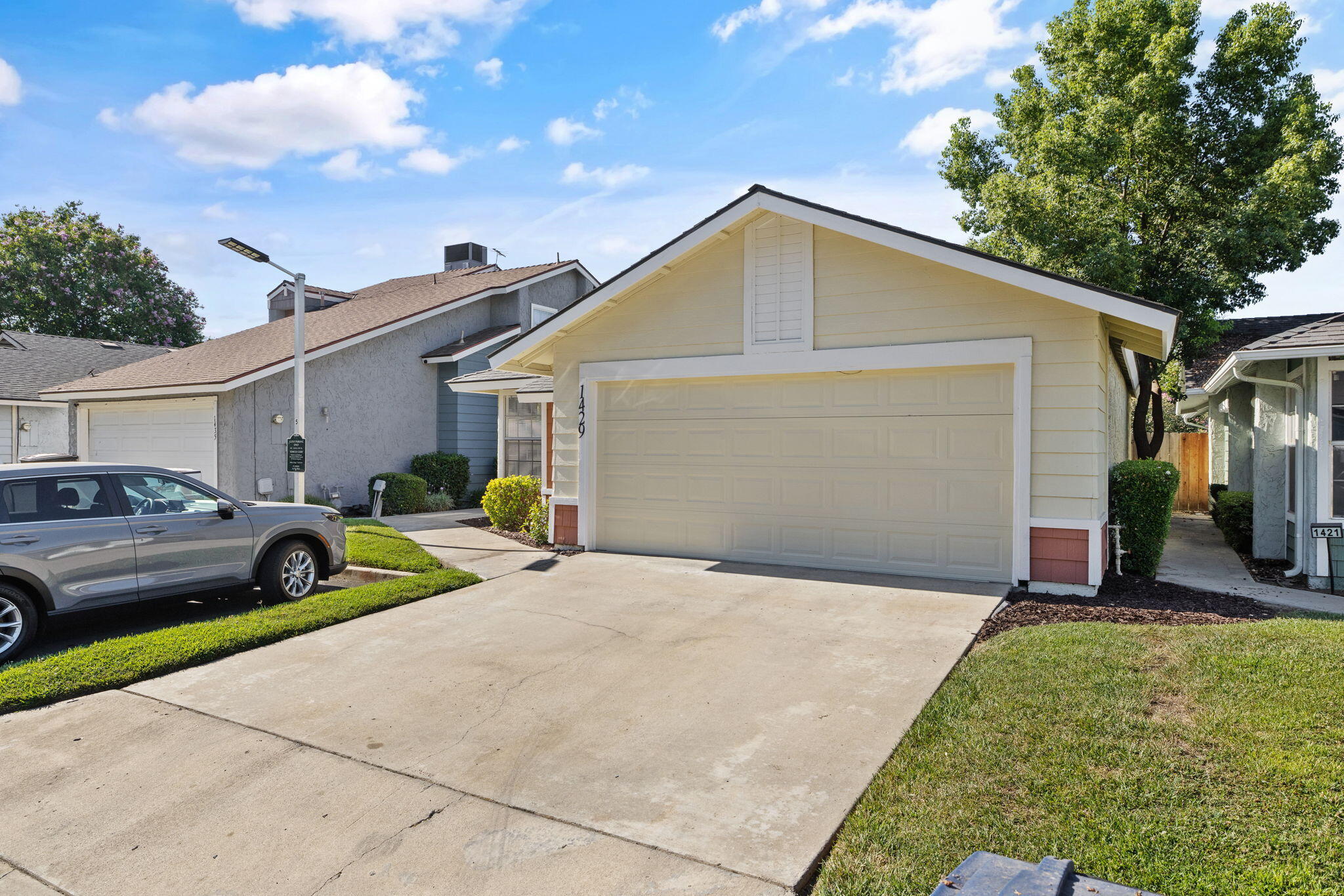 1429 E Sunnyview Ave, Visalia, CA 93292