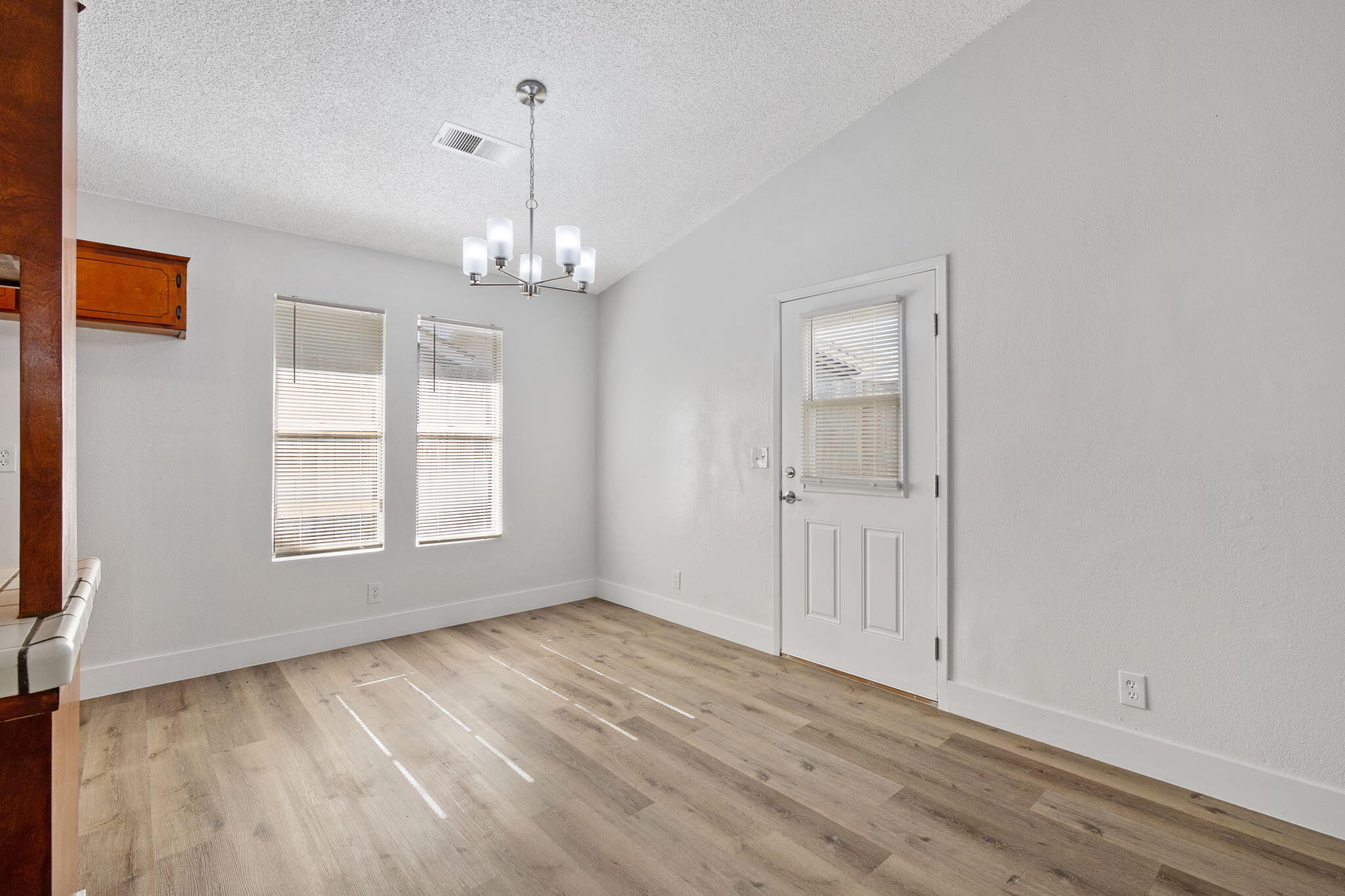1429 E Sunnyview Ave, Visalia, CA 93292