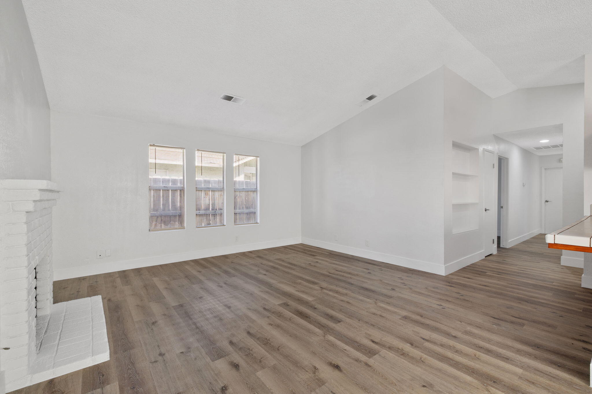 1429 E Sunnyview Ave, Visalia, CA 93292