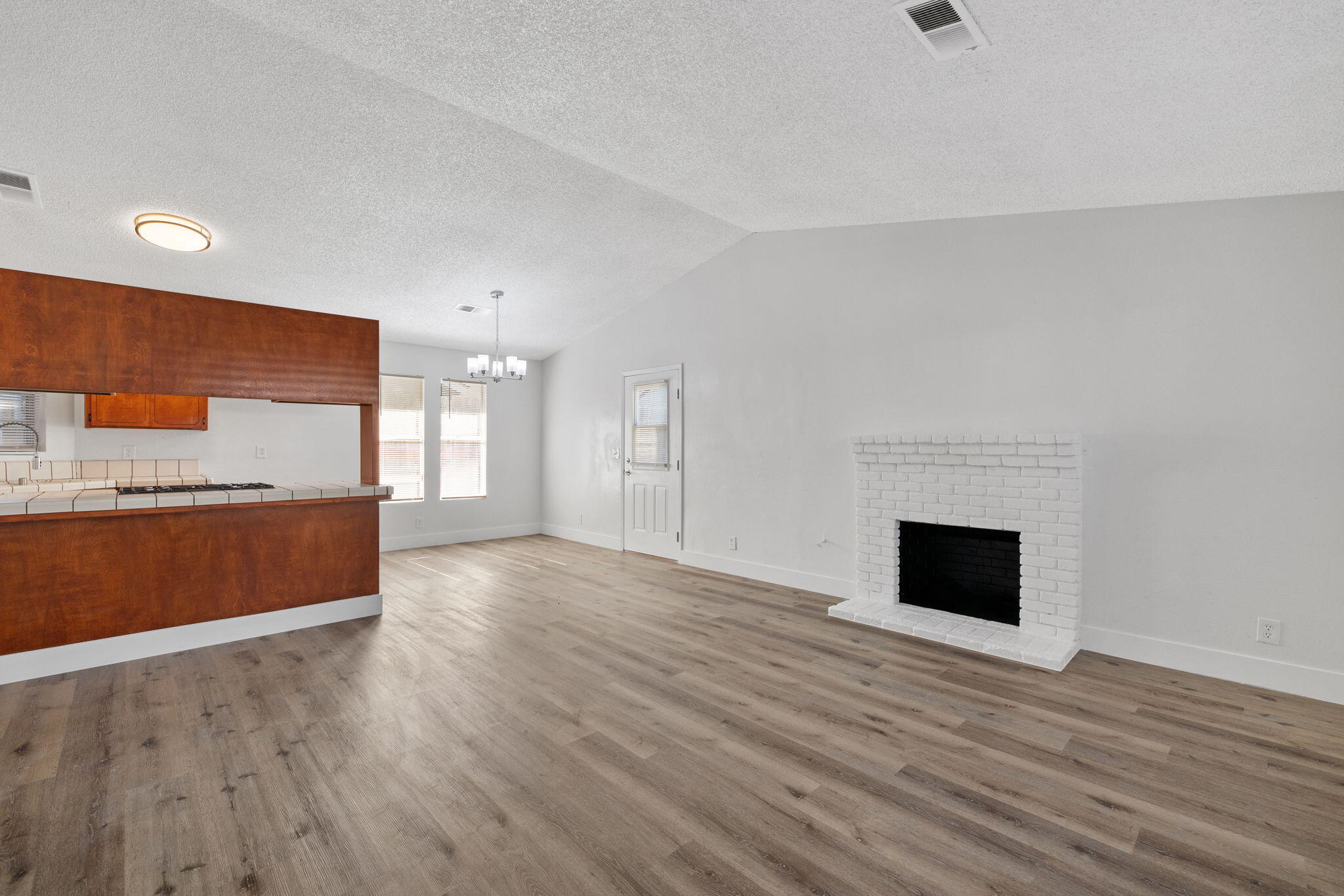 1429 E Sunnyview Ave, Visalia, CA 93292