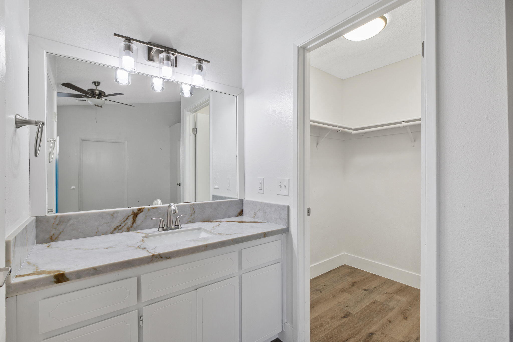 1429 E Sunnyview Ave, Visalia, CA 93292