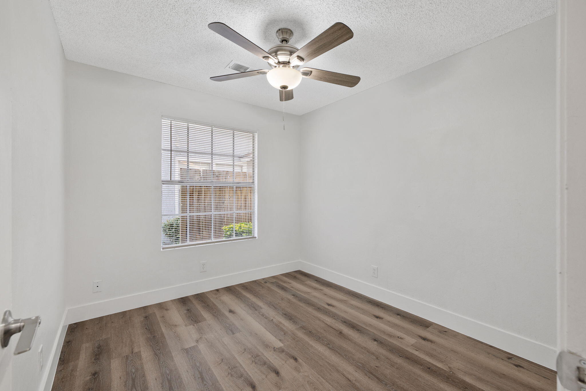 1429 E Sunnyview Ave, Visalia, CA 93292