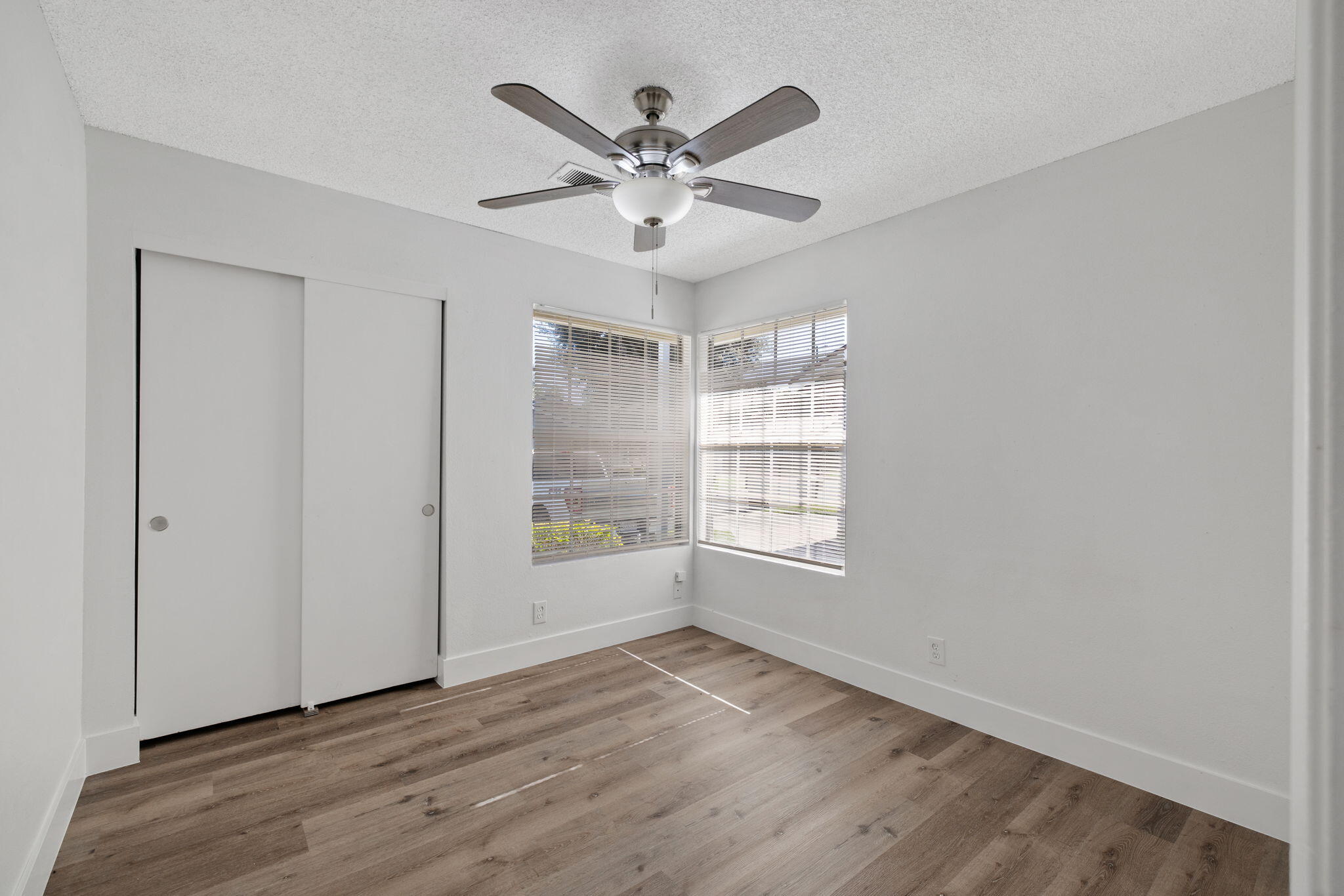 1429 E Sunnyview Ave, Visalia, CA 93292