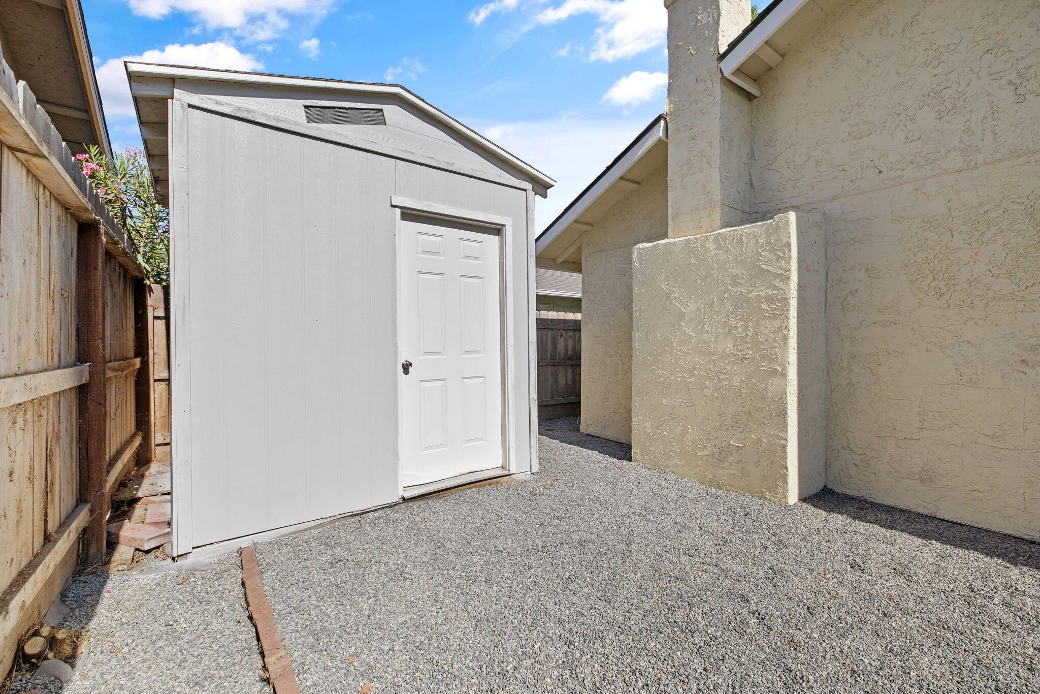 1429 E Sunnyview Ave, Visalia, CA 93292