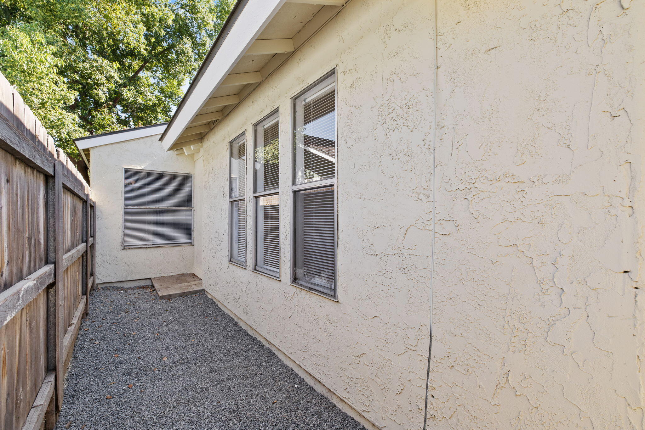 1429 E Sunnyview Ave, Visalia, CA 93292
