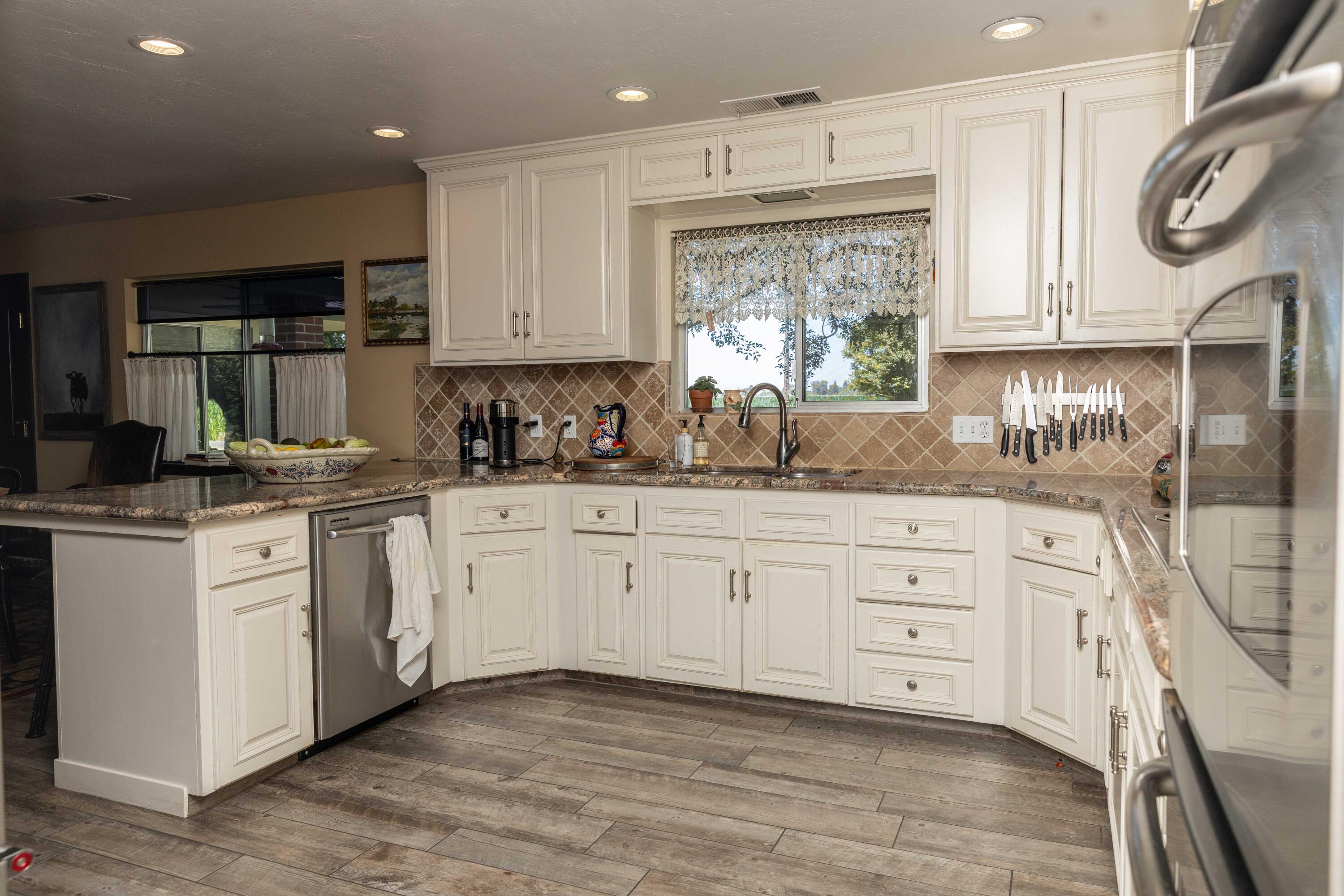23894 Rd 126, Tulare, CA 93274