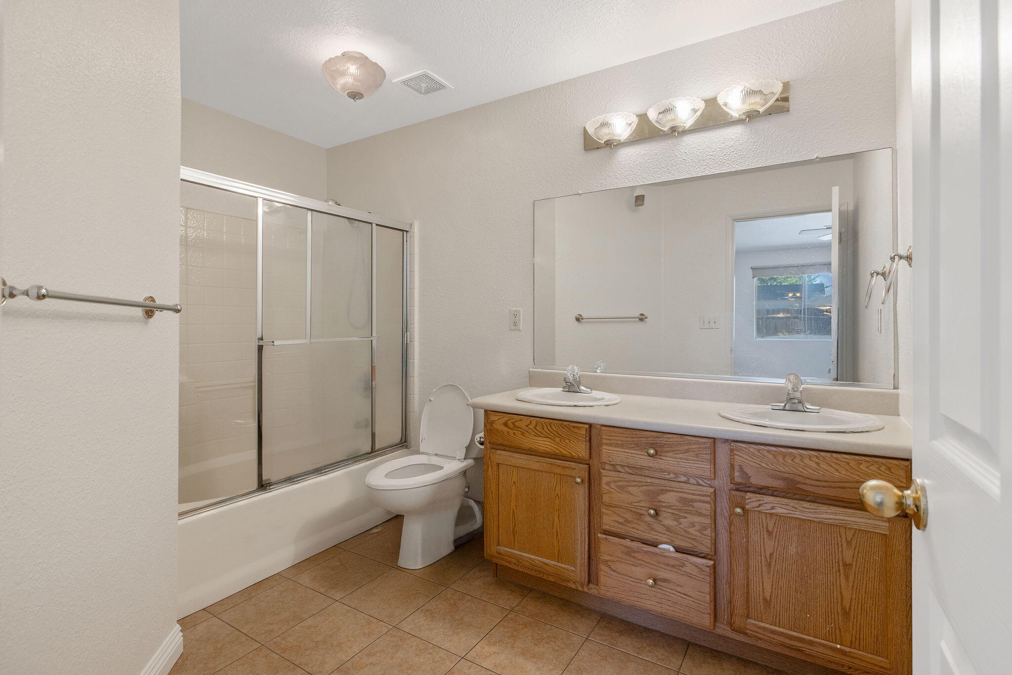 3936 W Delta Ave, Visalia, CA 93291