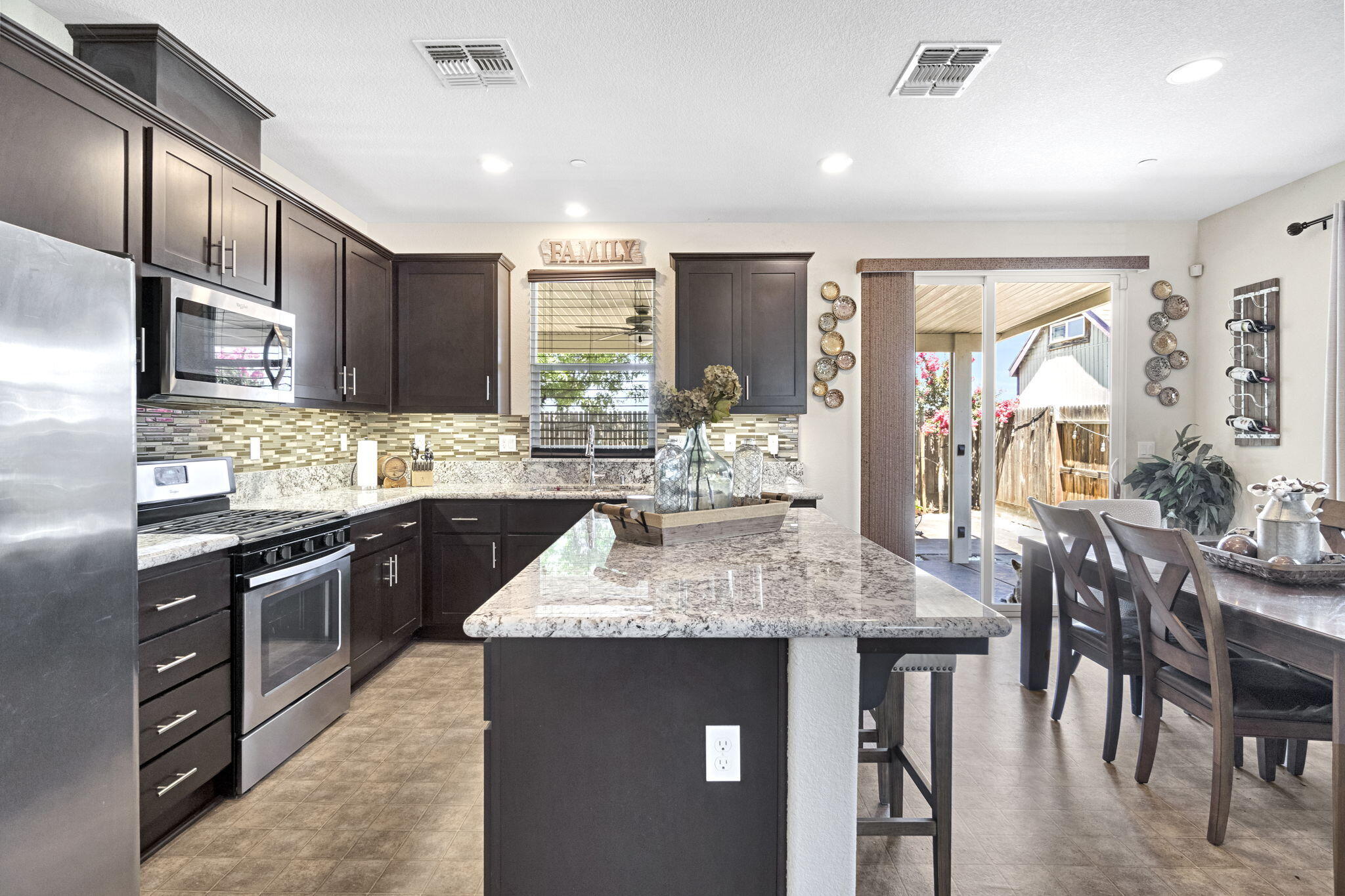 1316 Greenbrier Dr, Hanford, CA 93230