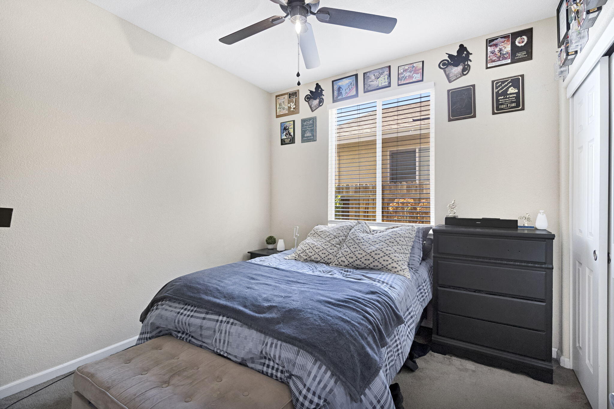 1316 Greenbrier Dr, Hanford, CA 93230