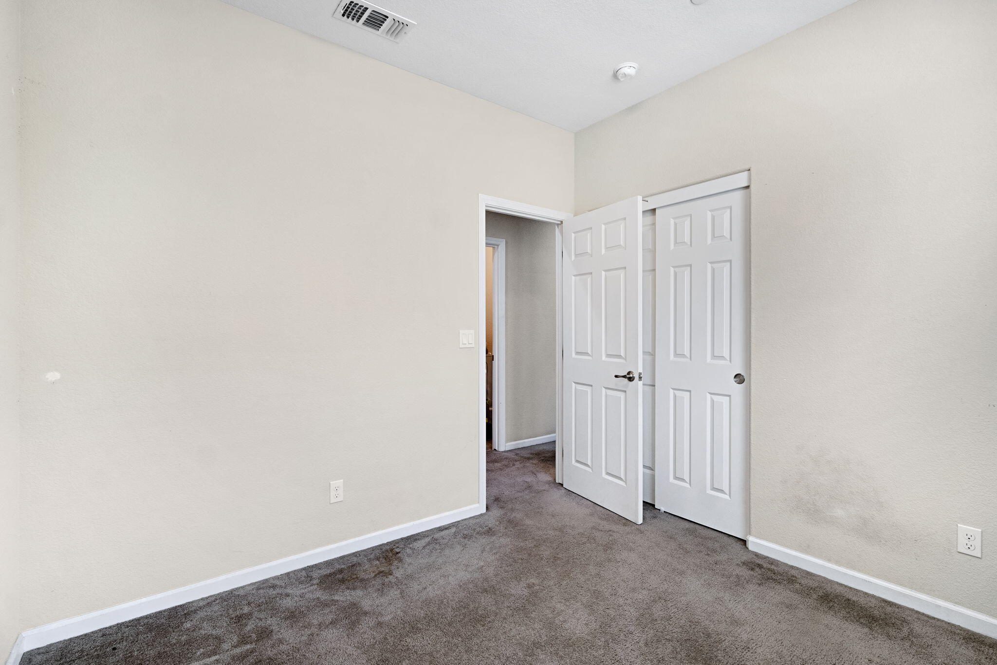 1316 Greenbrier Dr, Hanford, CA 93230