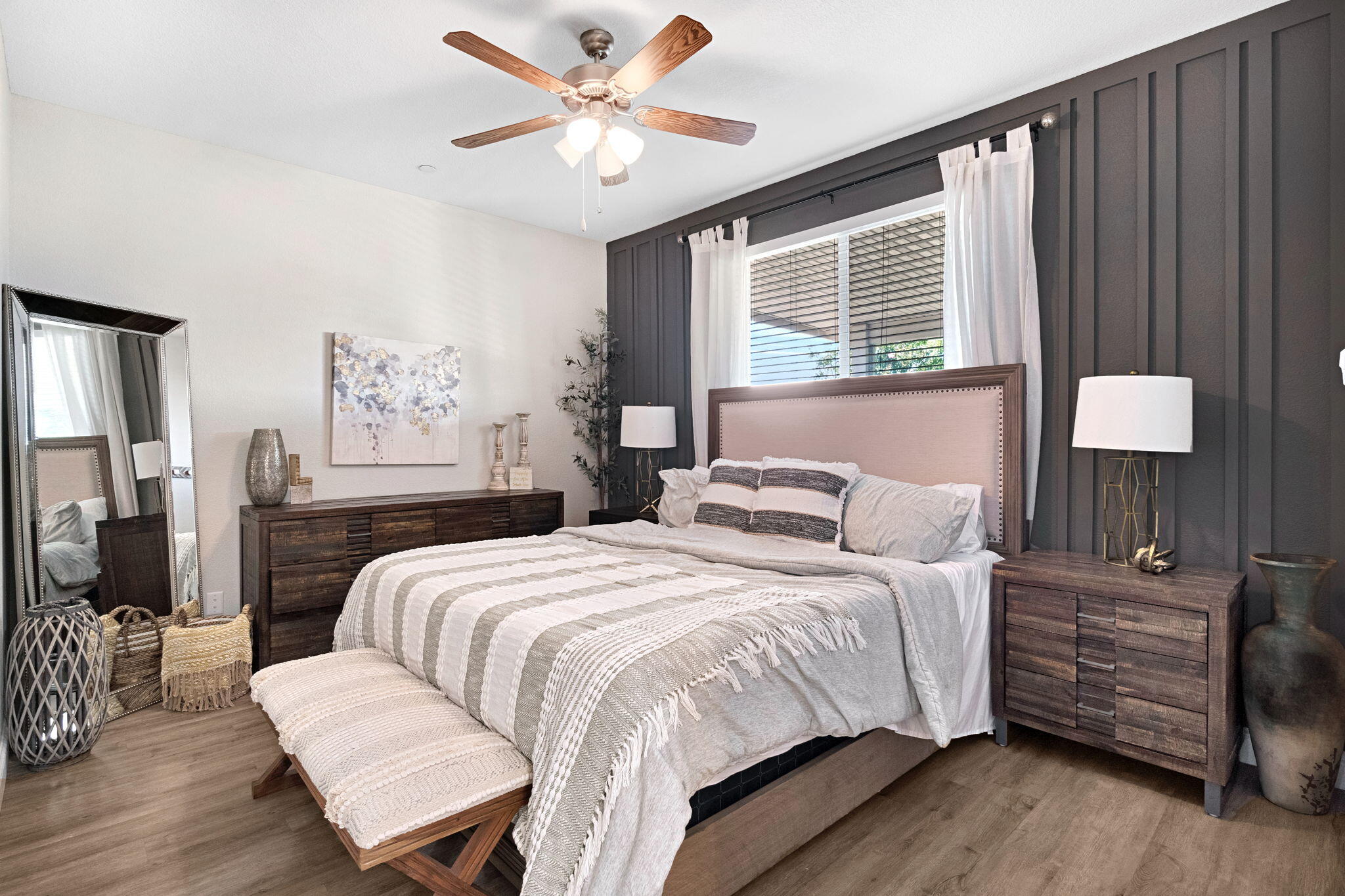 1316 Greenbrier Dr, Hanford, CA 93230