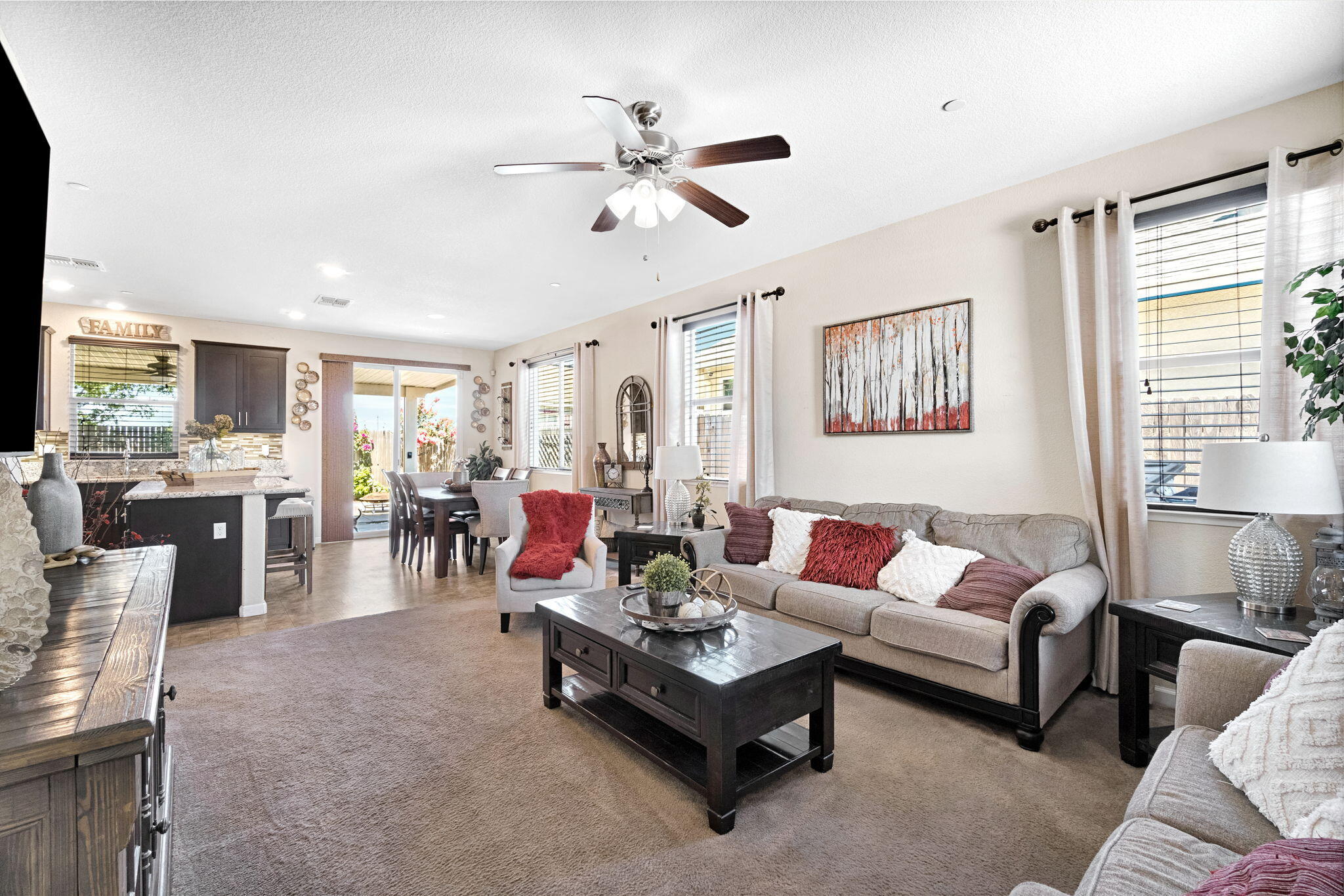 1316 Greenbrier Dr, Hanford, CA 93230