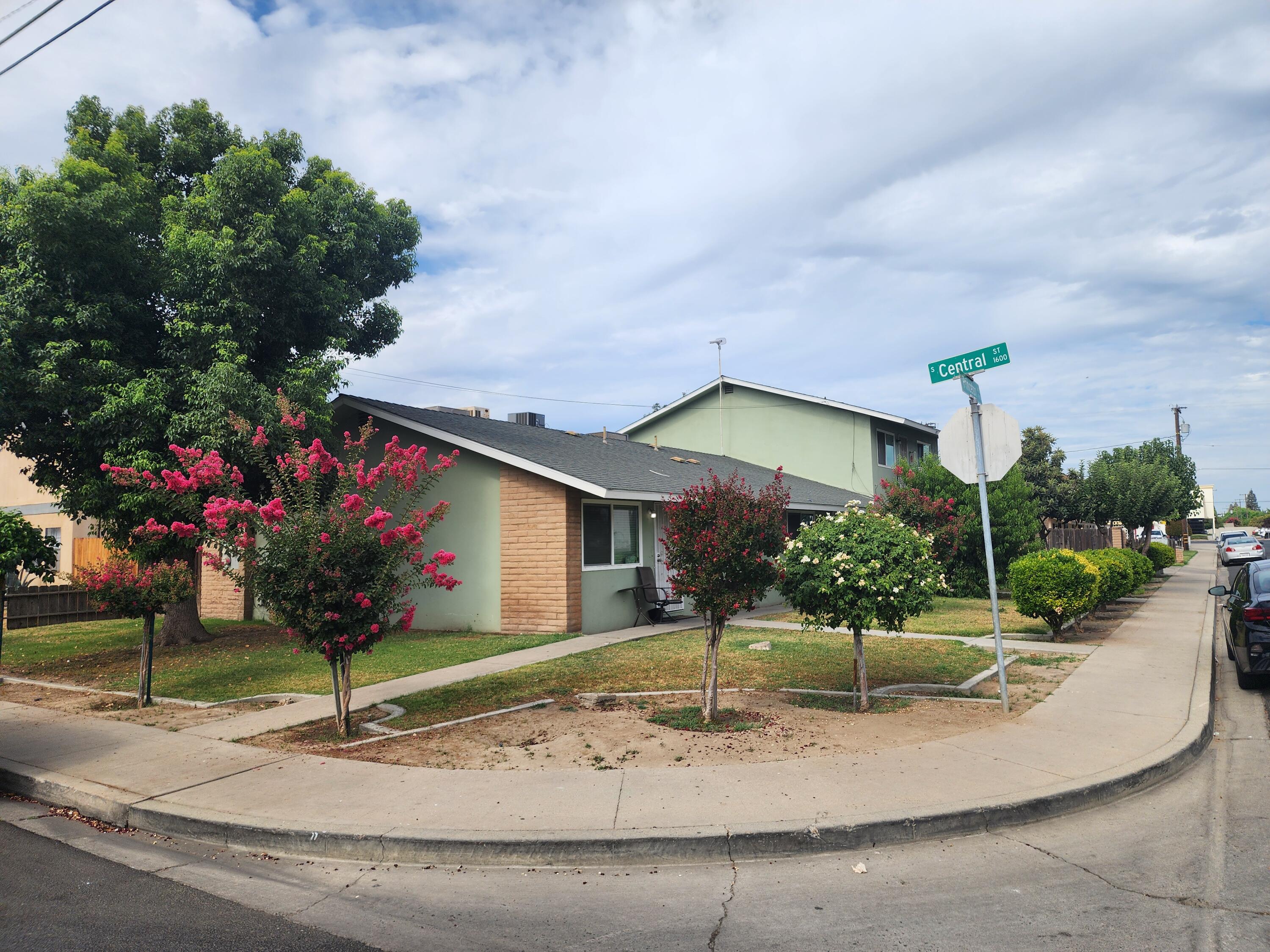 1911 W Princeton Ave, Visalia, CA 93277