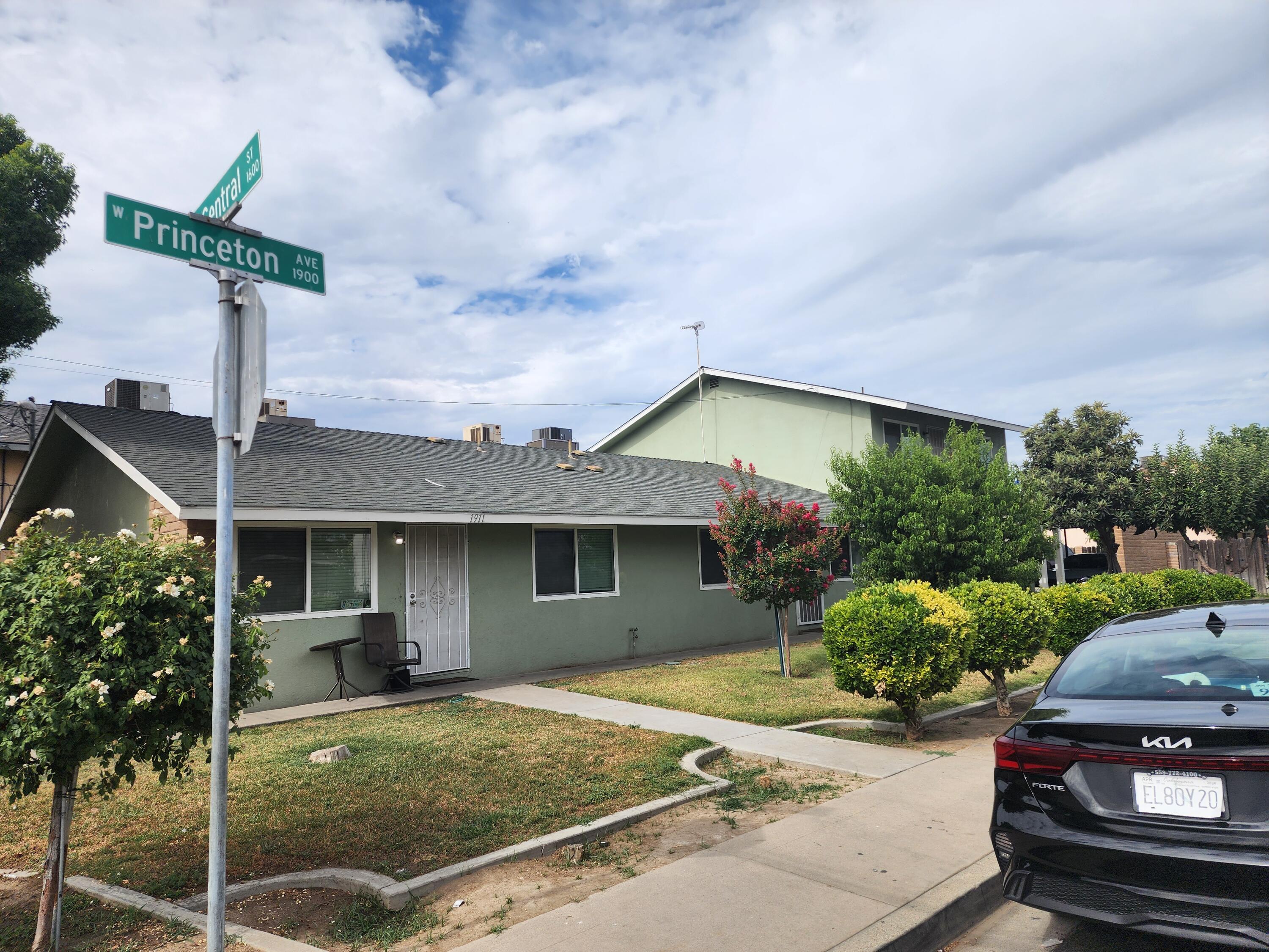 1911 W Princeton Ave, Visalia, CA 93277