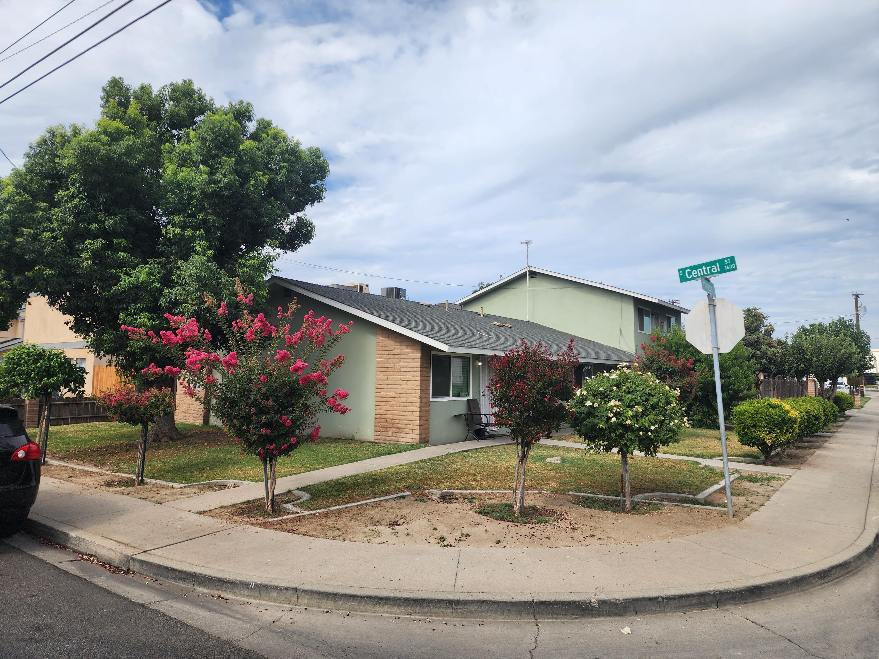 1911 W Princeton Ave, Visalia, CA 93277
