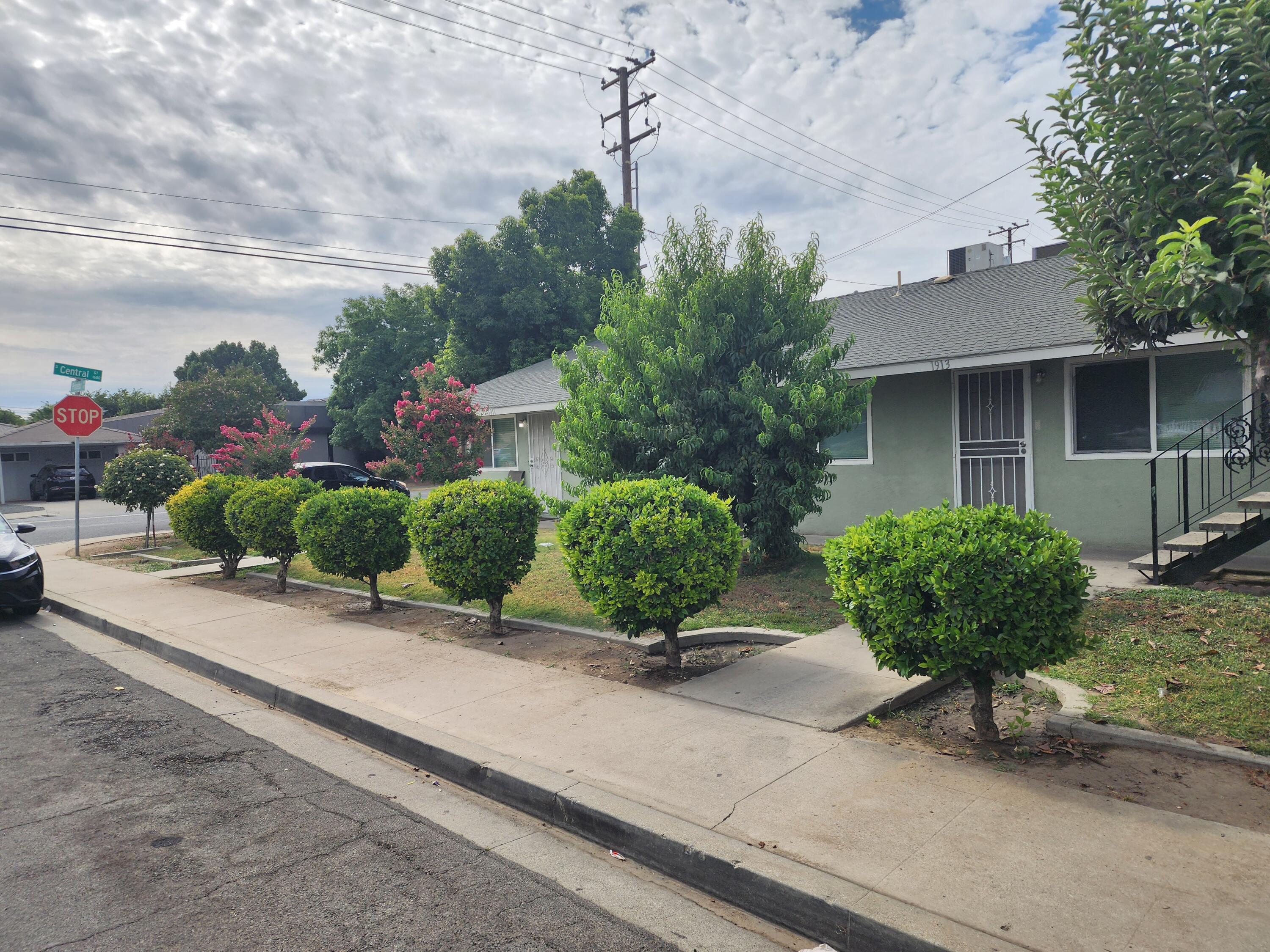 1911 W Princeton Ave, Visalia, CA 93277