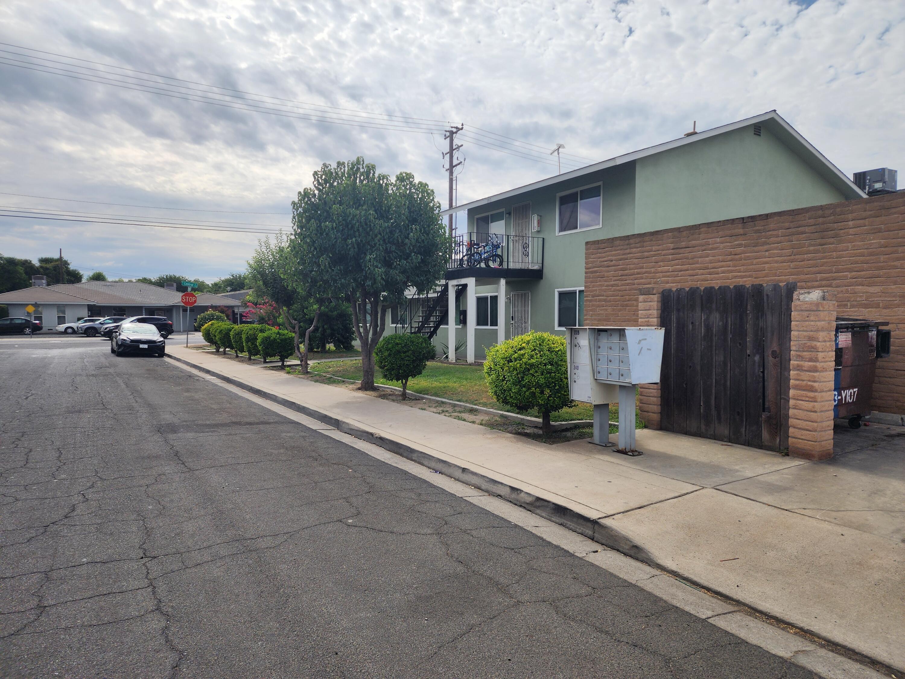 1911 W Princeton Ave, Visalia, CA 93277