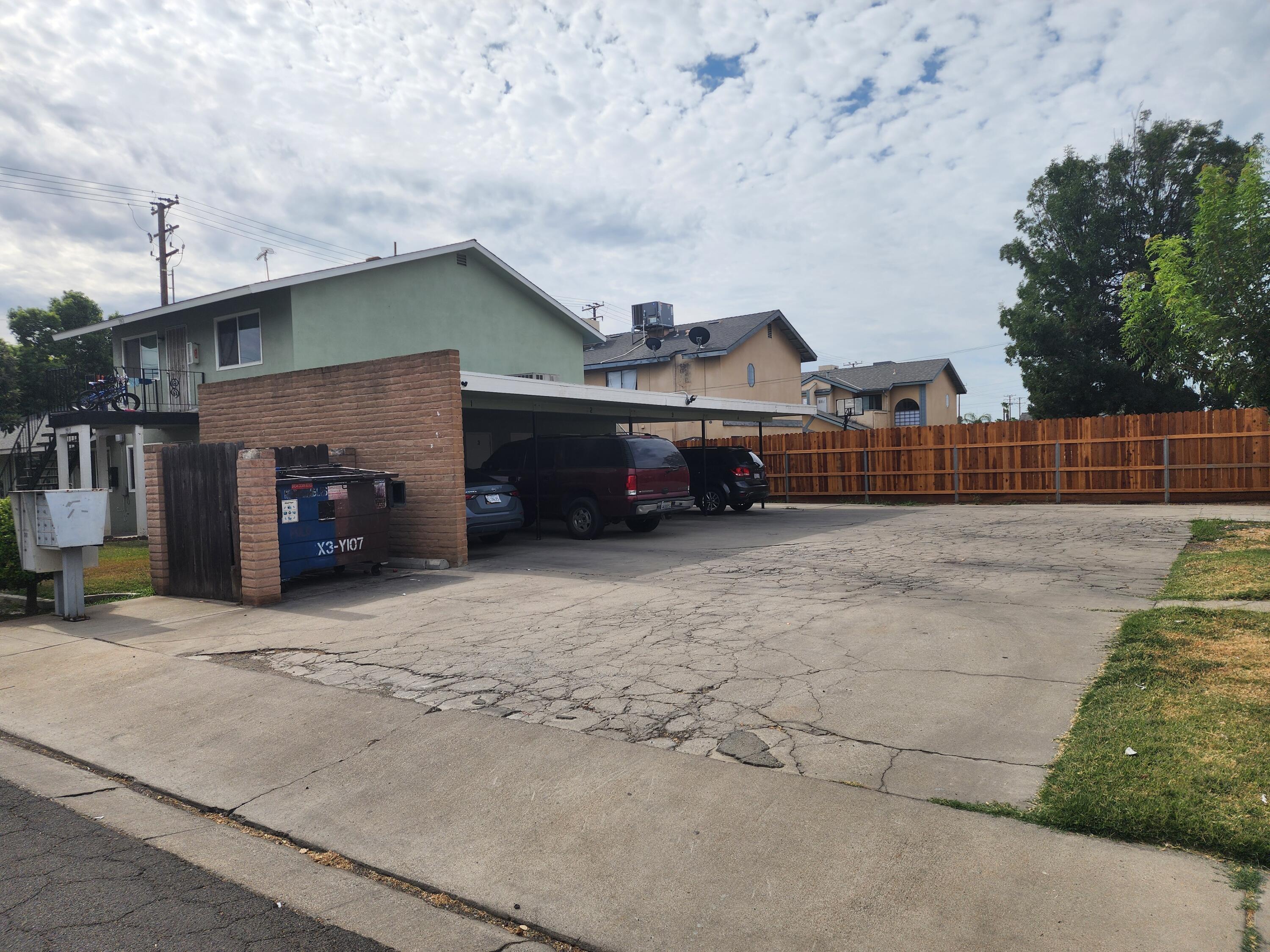 1911 W Princeton Ave, Visalia, CA 93277
