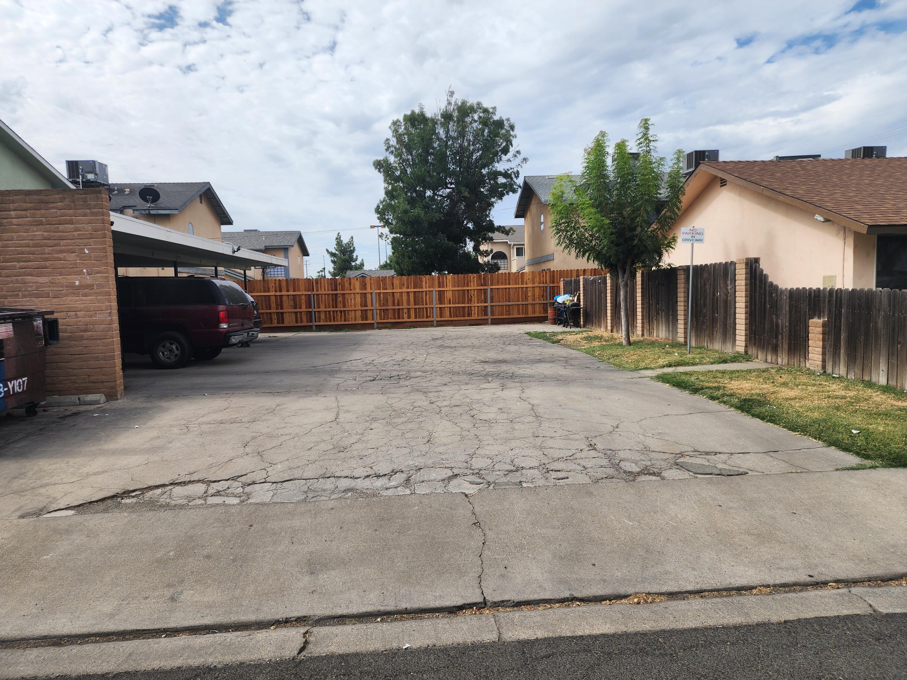 1911 W Princeton Ave, Visalia, CA 93277
